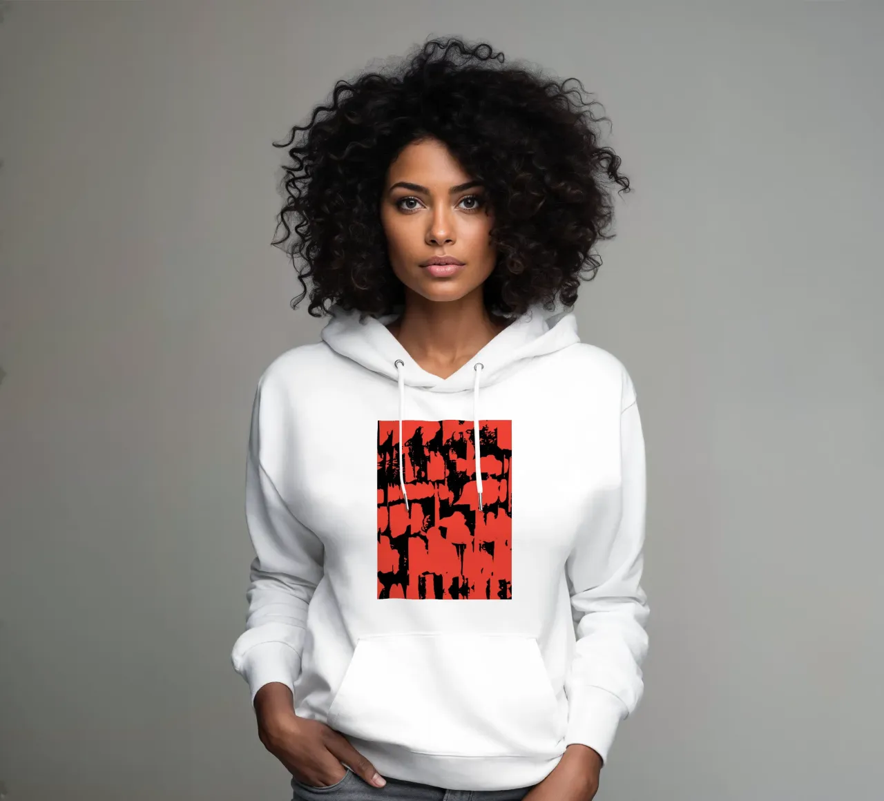 Modello grunge felpa con cappuccio da Kim Hubball Studio