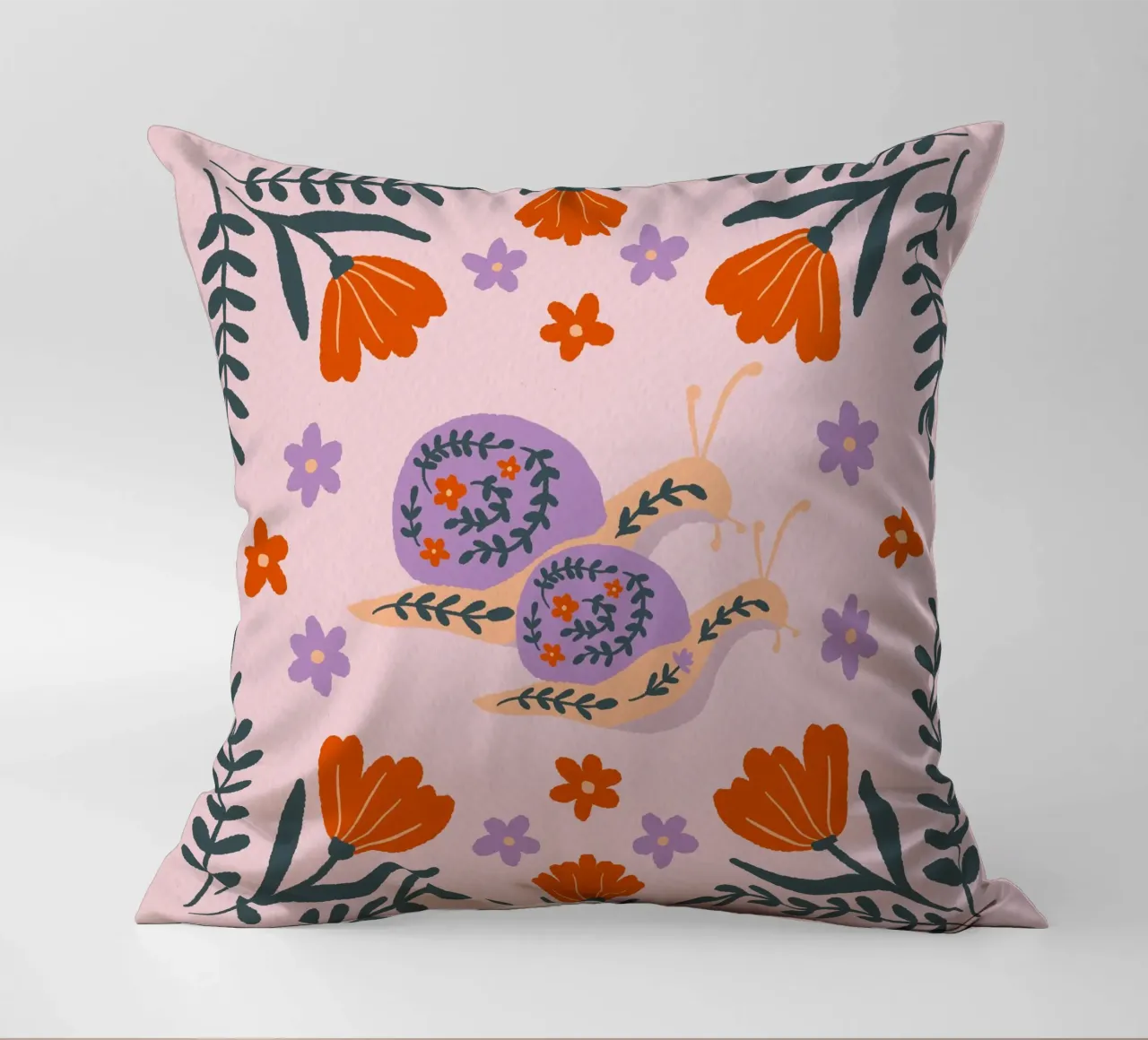 Lumache e fiori - viola e arancione cuscino da Wackapacka