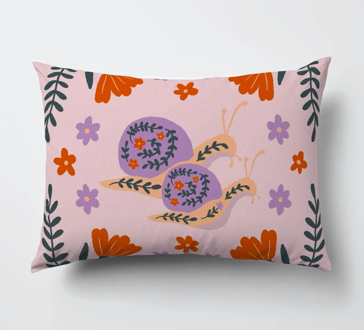 Lumache e fiori - viola e arancione cuscino da Wackapacka