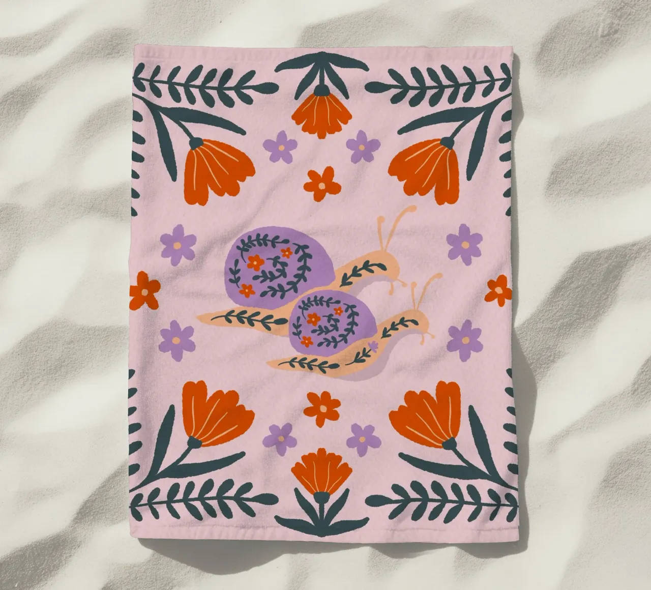 Lumache e fiori - viola e arancione telo mare da Wackapacka