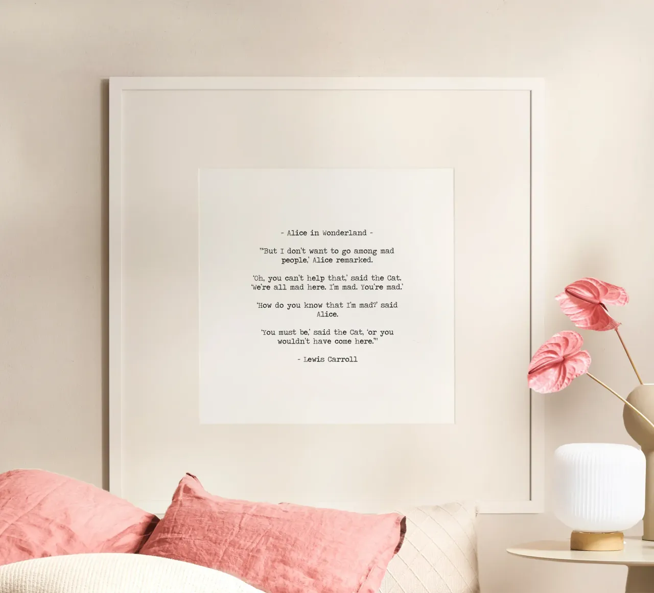 Siamo tutti matti qui", citazione di Alice nel Paese delle Meraviglie di Lewis Carroll. poster con telaio in plastica da Summer Soul Co. - Quotes