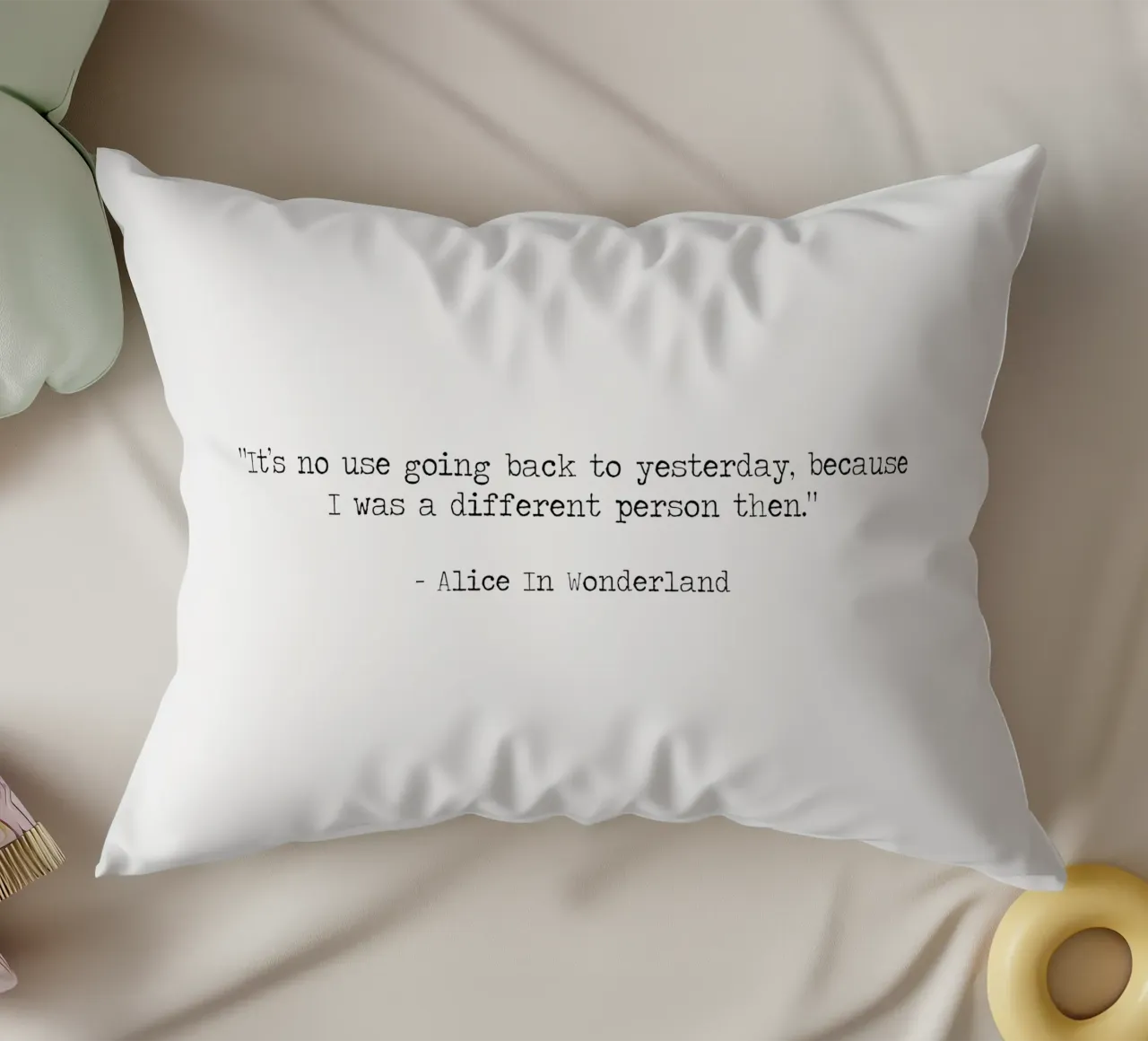 Non serve tornare a ieri, allora ero una persona diversa. cuscino da Summer Soul Co. - Quotes