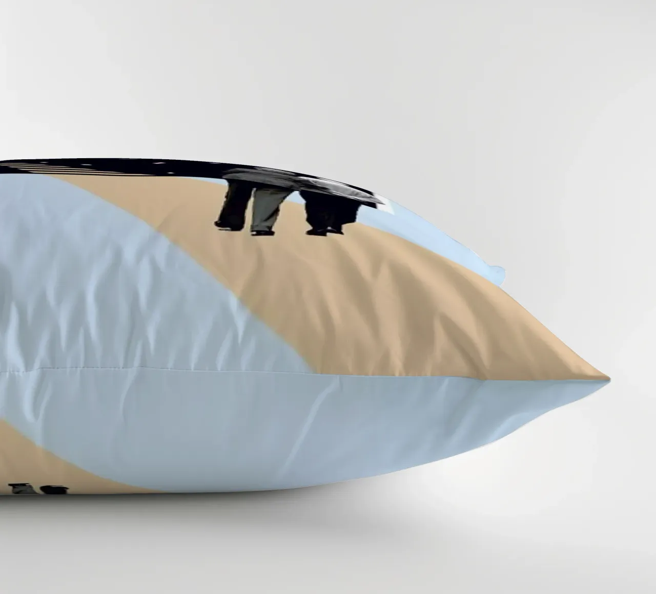 E is for End of the Line cuscino da Maarten Léon