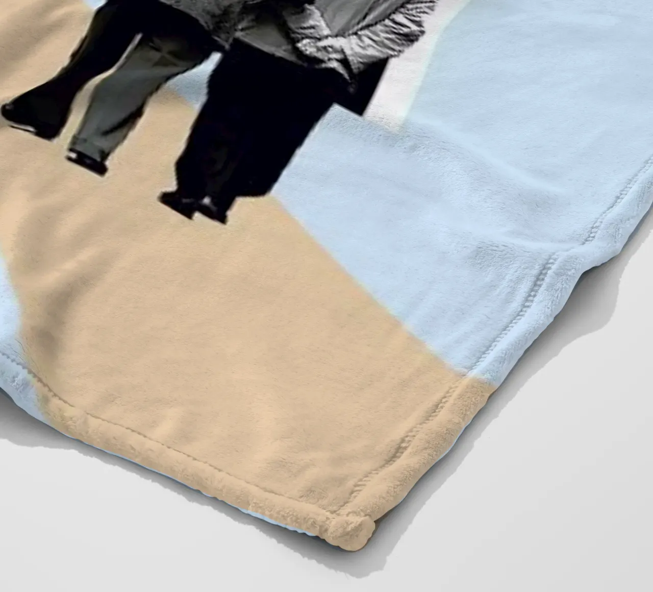 E is for End of the Line coperta in pile da Maarten Léon