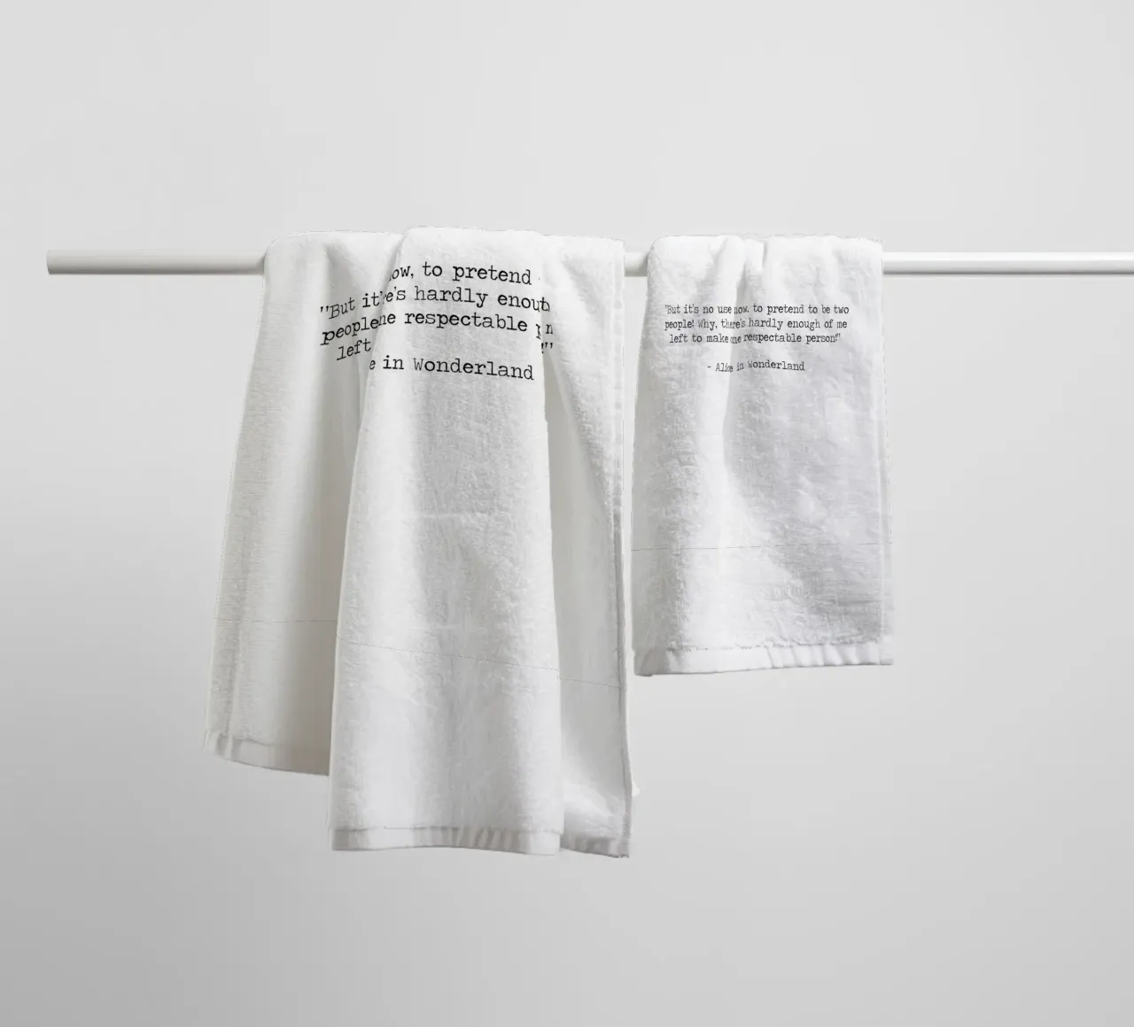 Sei du selbst - Sei unordentlich, sei du selbst - Zitat Alice im Wunderland Handtuch von Summer Soul Co. - Quotes