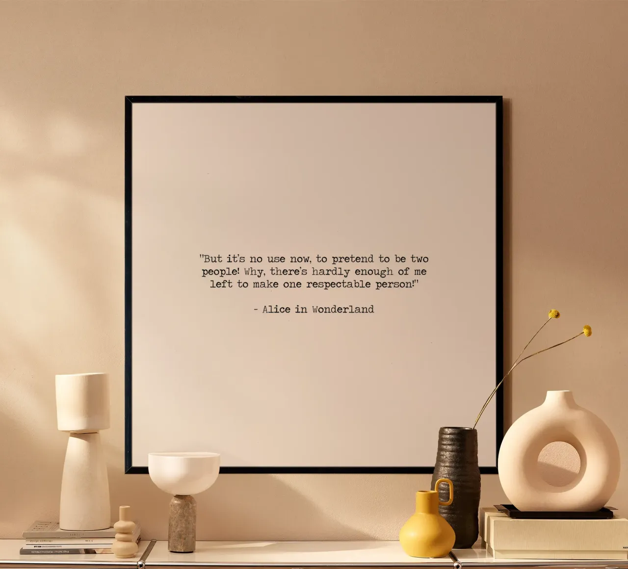 Siate voi stessi - Siate disordinati, siate voi - Citazione di Alice nel Paese delle Meraviglie poster con telaio in legno da Summer Soul Co. - Quotes