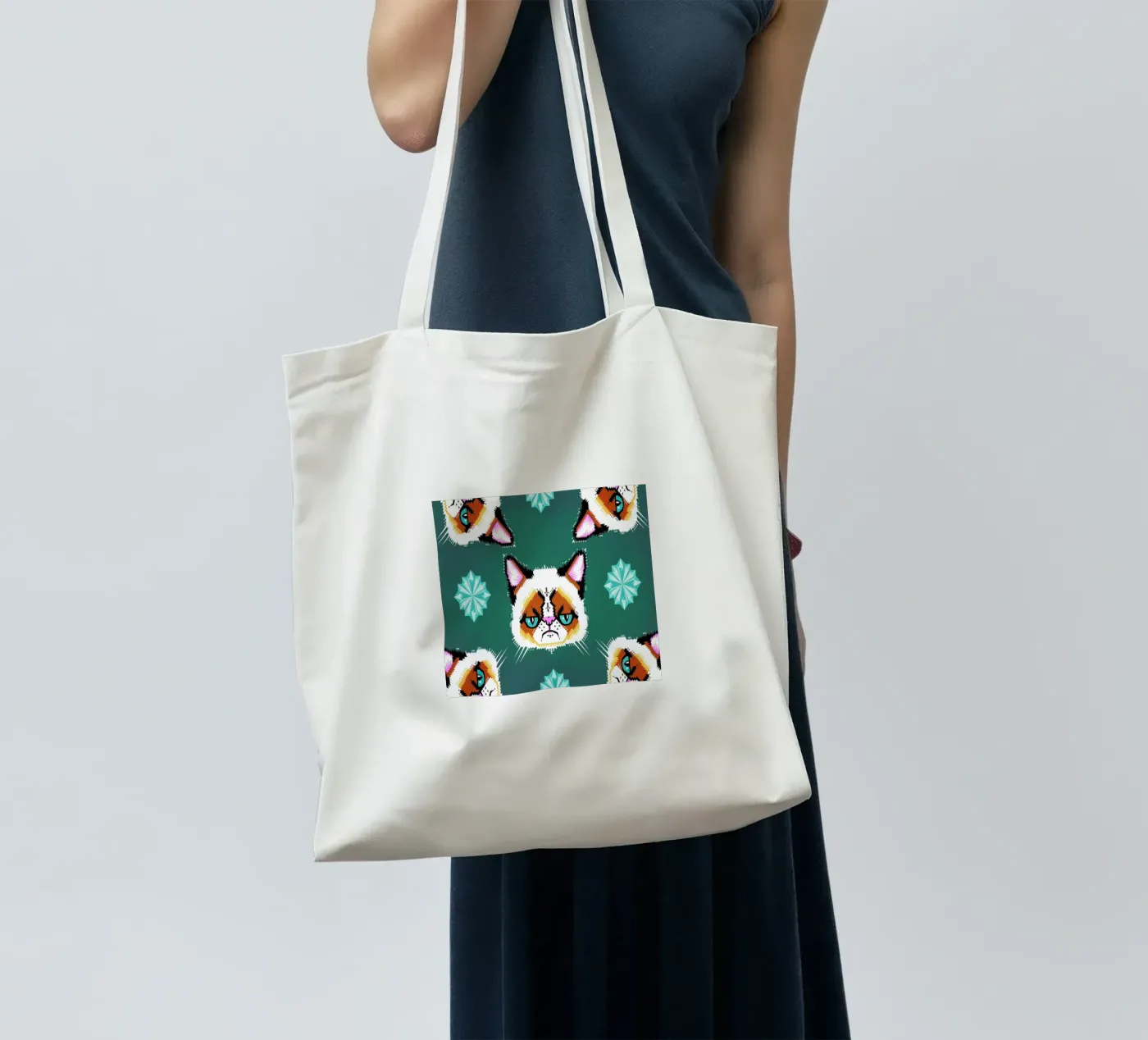 Grumpy Cat tote bag by Chobopop
