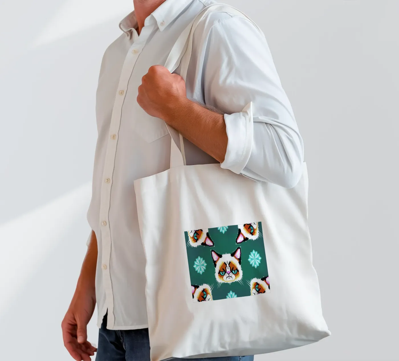 Grumpy Cat tote bag by Chobopop