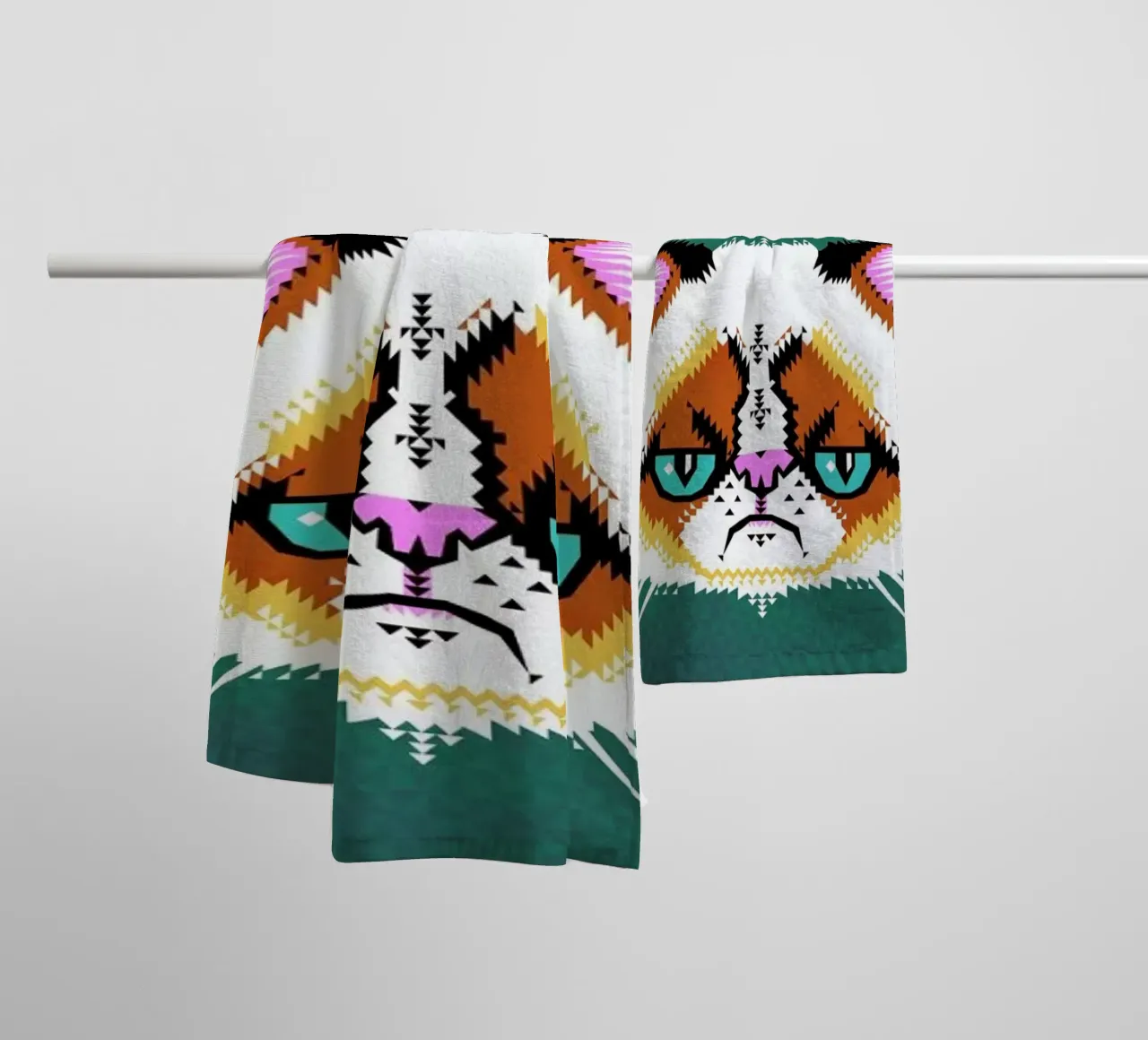 Grumpy Cat badhanddoek van Chobopop