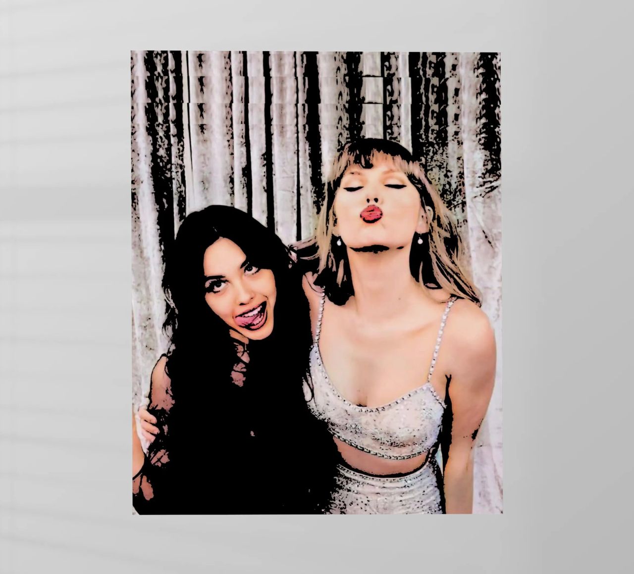 Taylor Swift e Olivia Rodriguez pop art pellicola backlit da music soul