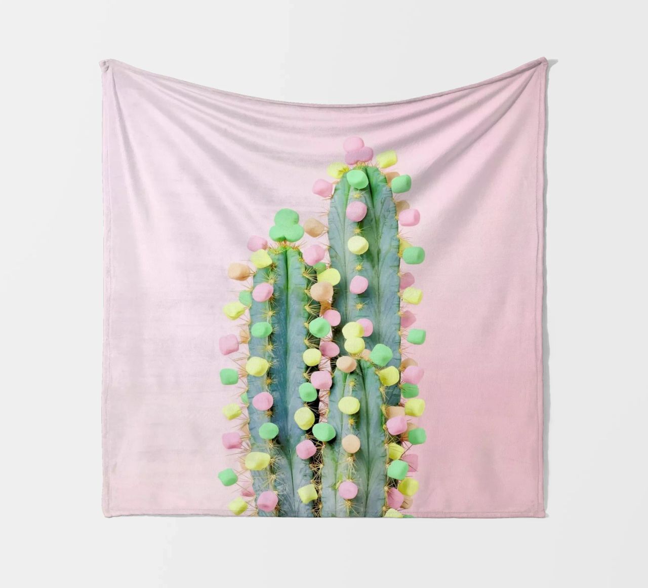 Marshmallow Cactus in Bloom coperta in pile da Juj Winn