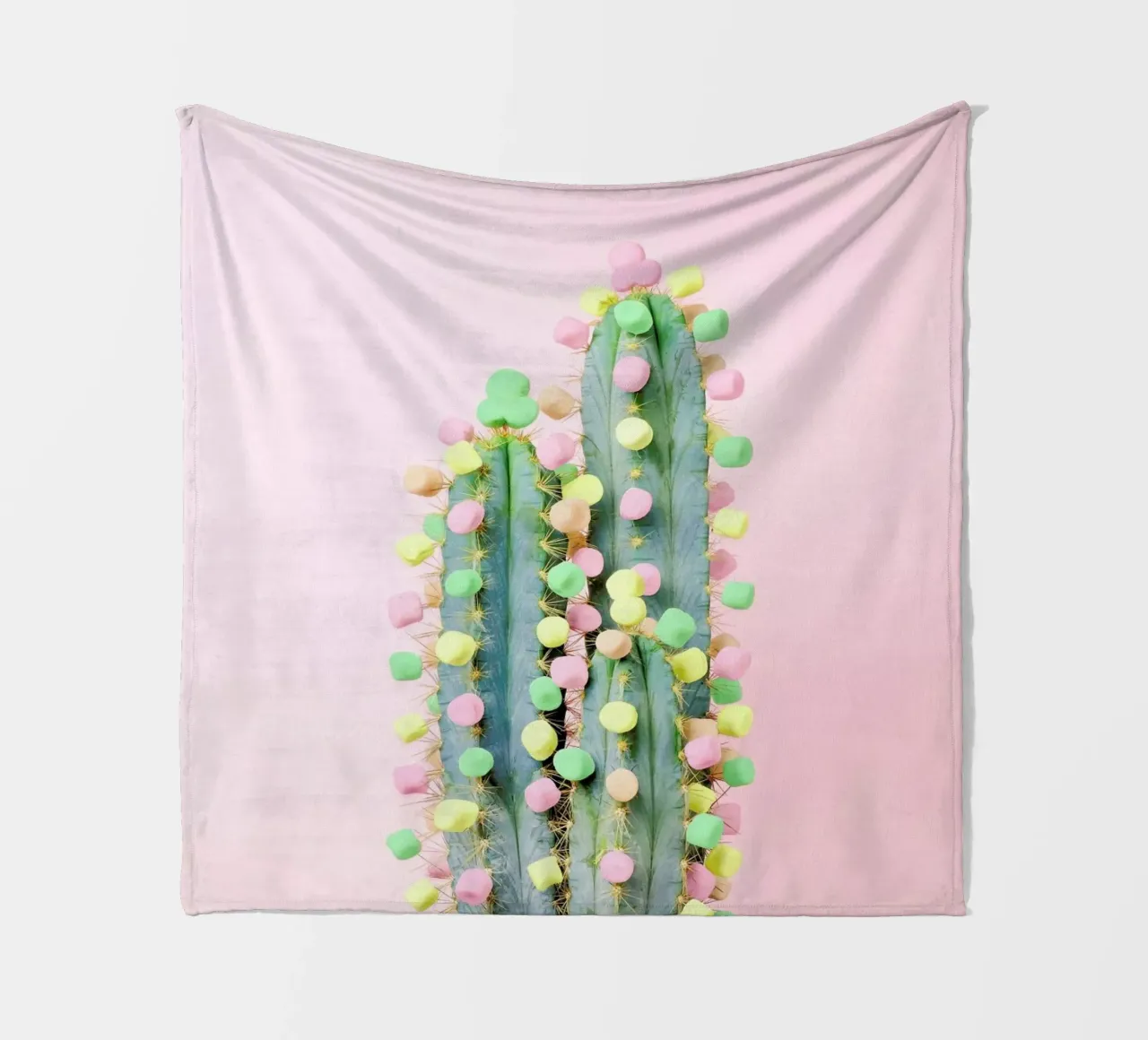 Marshmallow Cactus in Bloom manta de franela de Juj Winn