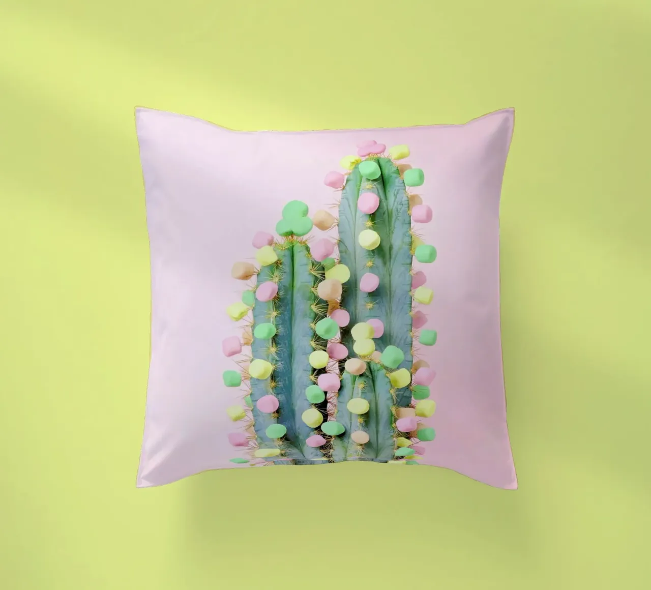 Marshmallow Cactus in Bloom cuscino da Juj Winn