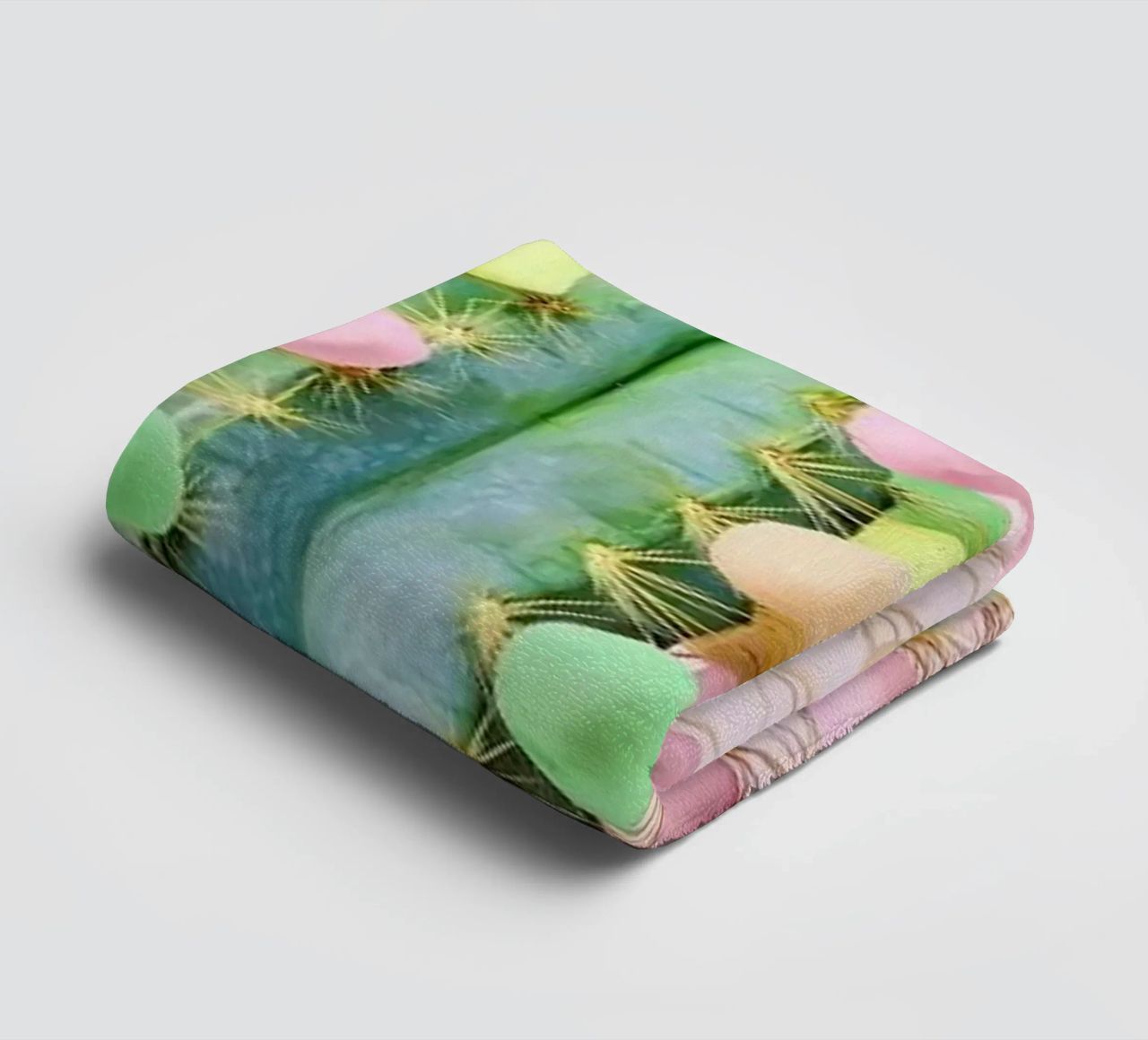 Marshmallow Cactus in Bloom asciugamano da bagno da Juj Winn