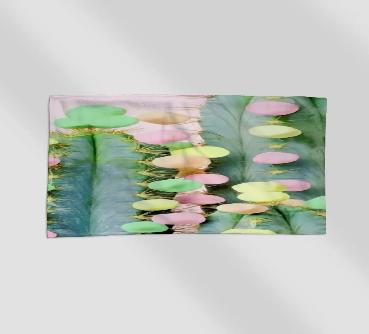 Marshmallow Cactus in Bloom telo mare da Juj Winn