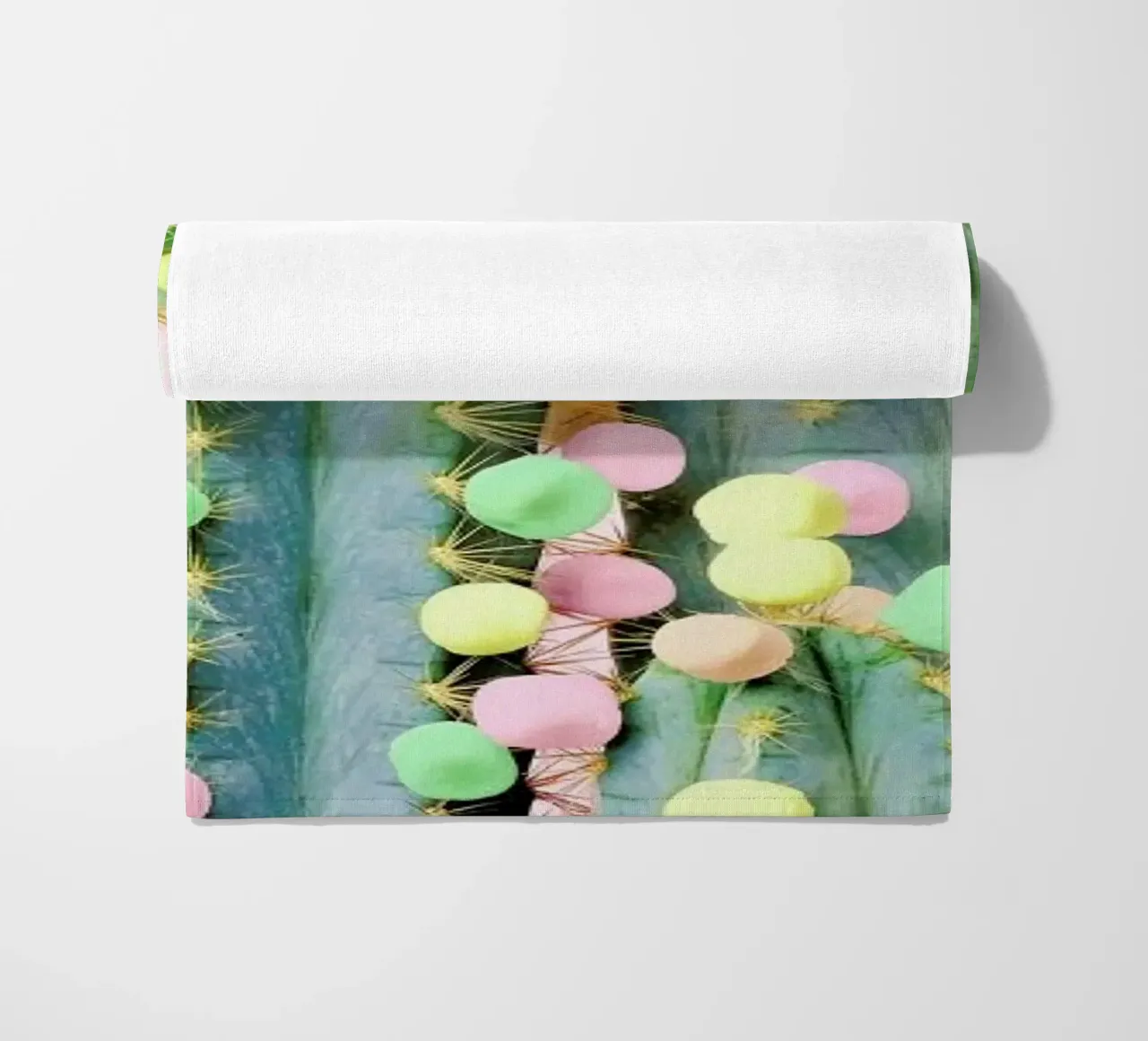 Marshmallow Cactus in Bloom telo mare da Juj Winn