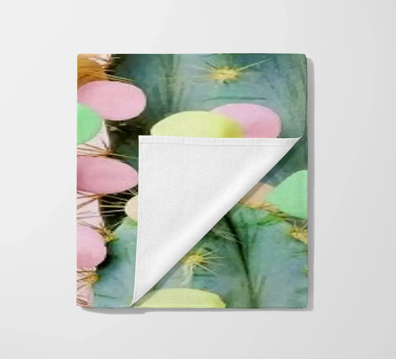 Marshmallow Cactus in Bloom telo mare da Juj Winn