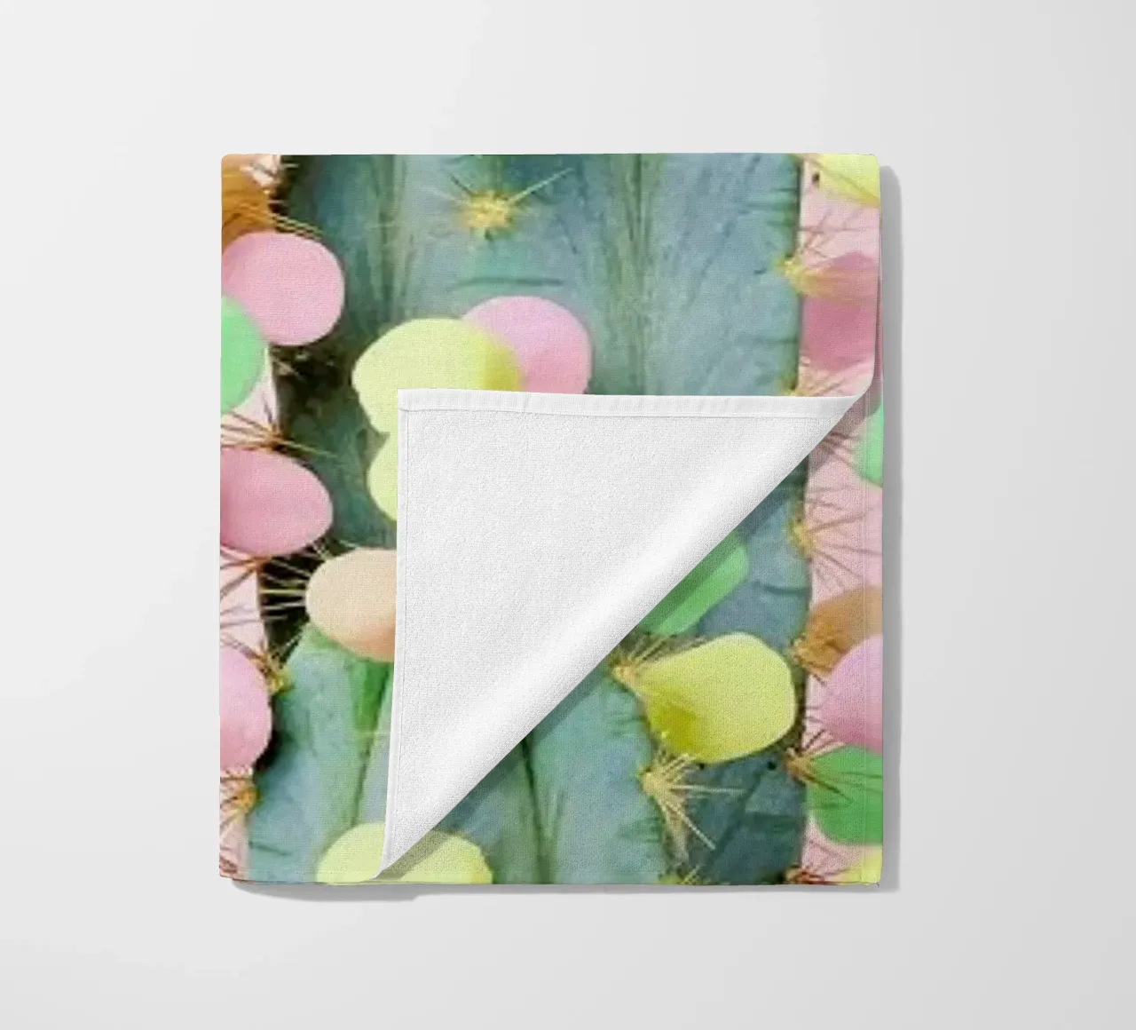 Marshmallow Cactus in Bloom telo mare da Juj Winn