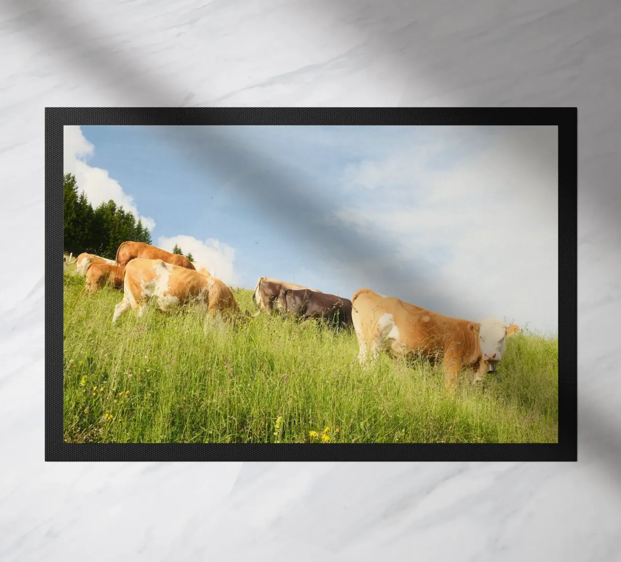 Tranquil Hillside Cows zerbino da FujiSwiss