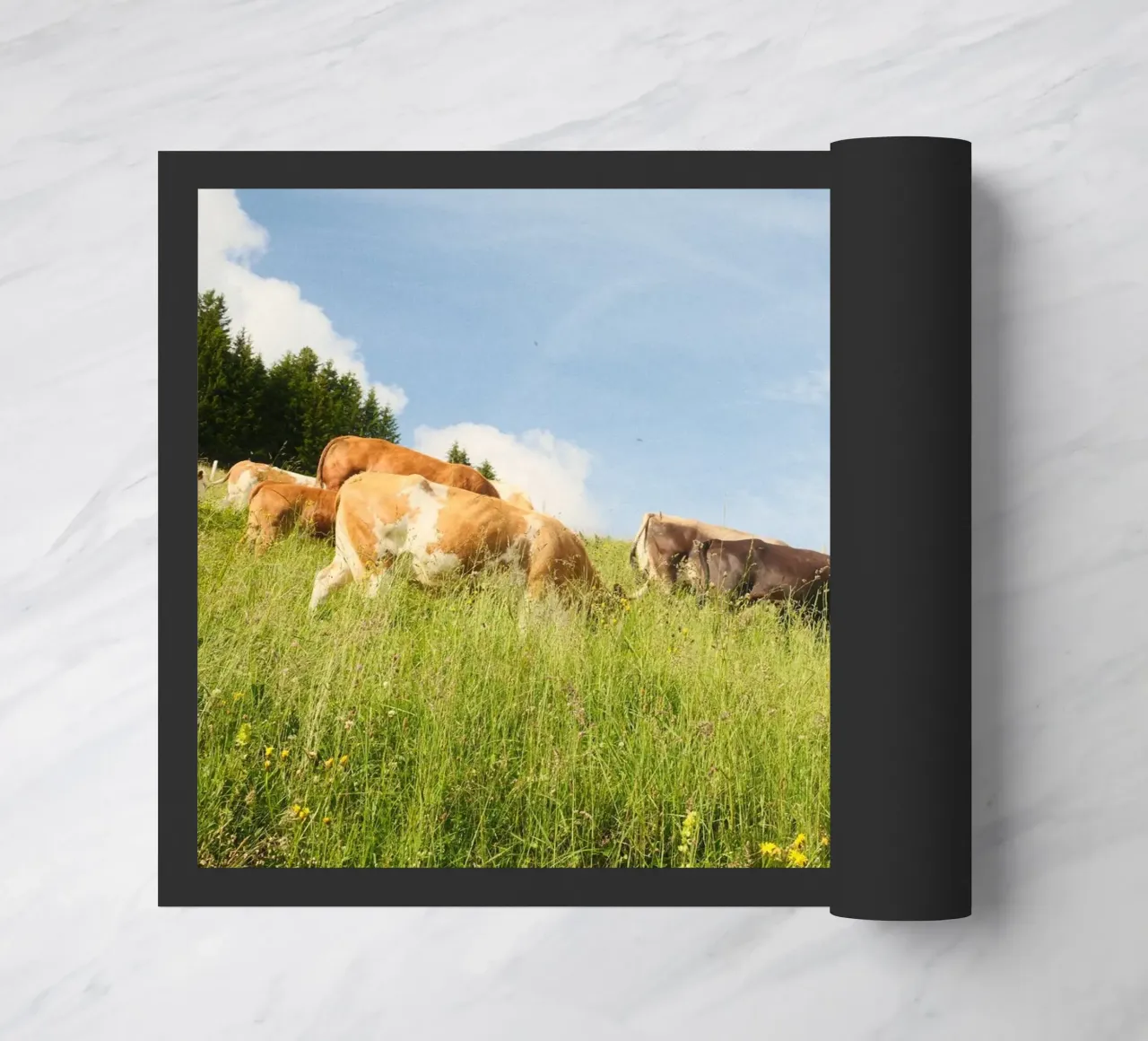 Tranquil Hillside Cows zerbino da FujiSwiss