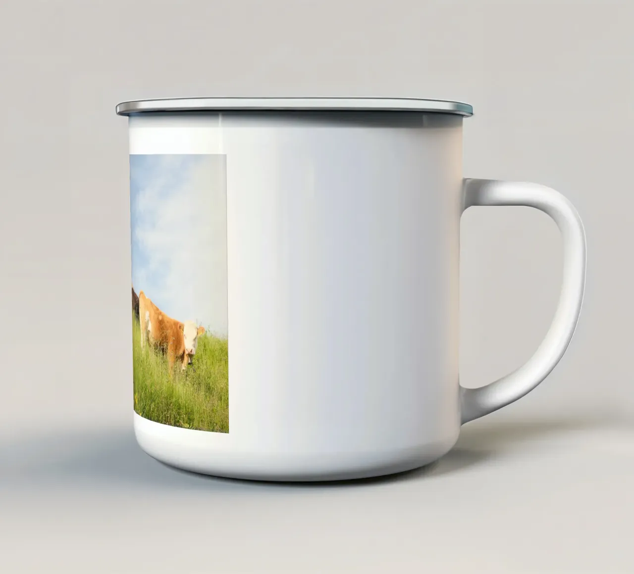 Tranquil Hillside Cows tazza in smalto da FujiSwiss