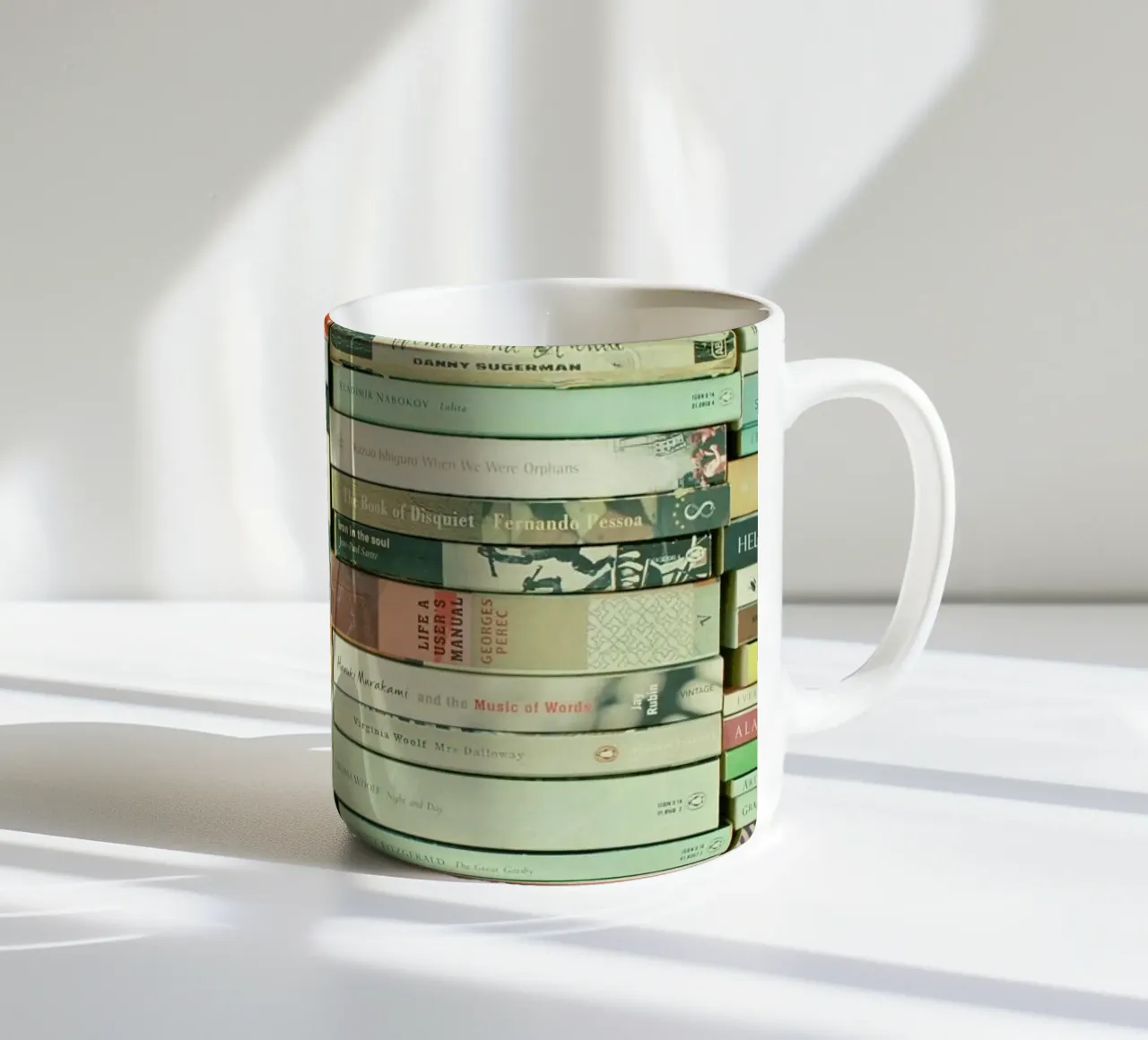 Topo di biblioteca tazza in ceramica da Cassia Beck Photography