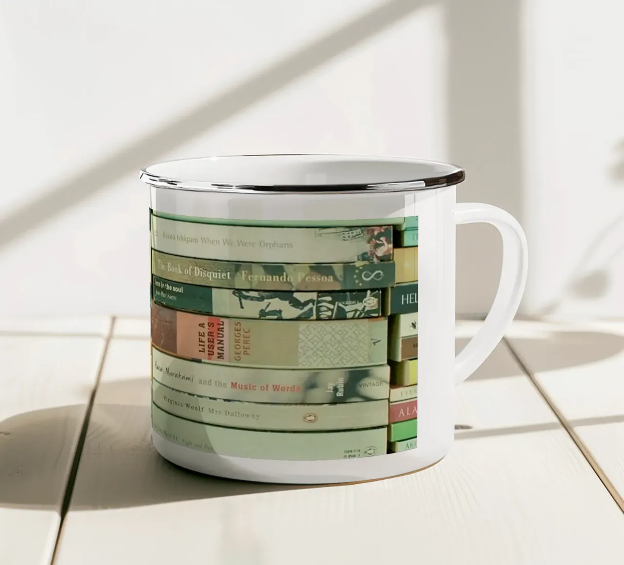 Topo di biblioteca tazza in smalto da Cassia Beck Photography