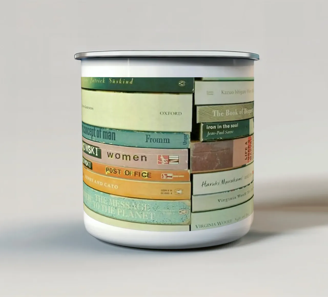 Topo di biblioteca tazza in smalto da Cassia Beck Photography