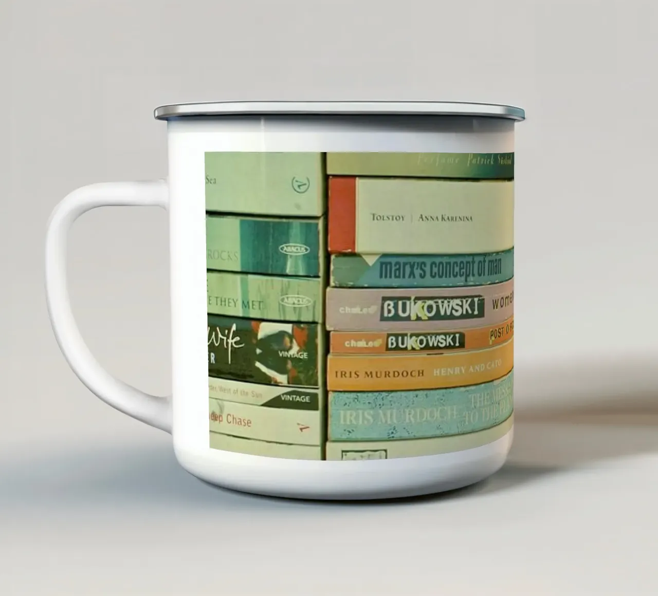 Topo di biblioteca tazza in smalto da Cassia Beck Photography