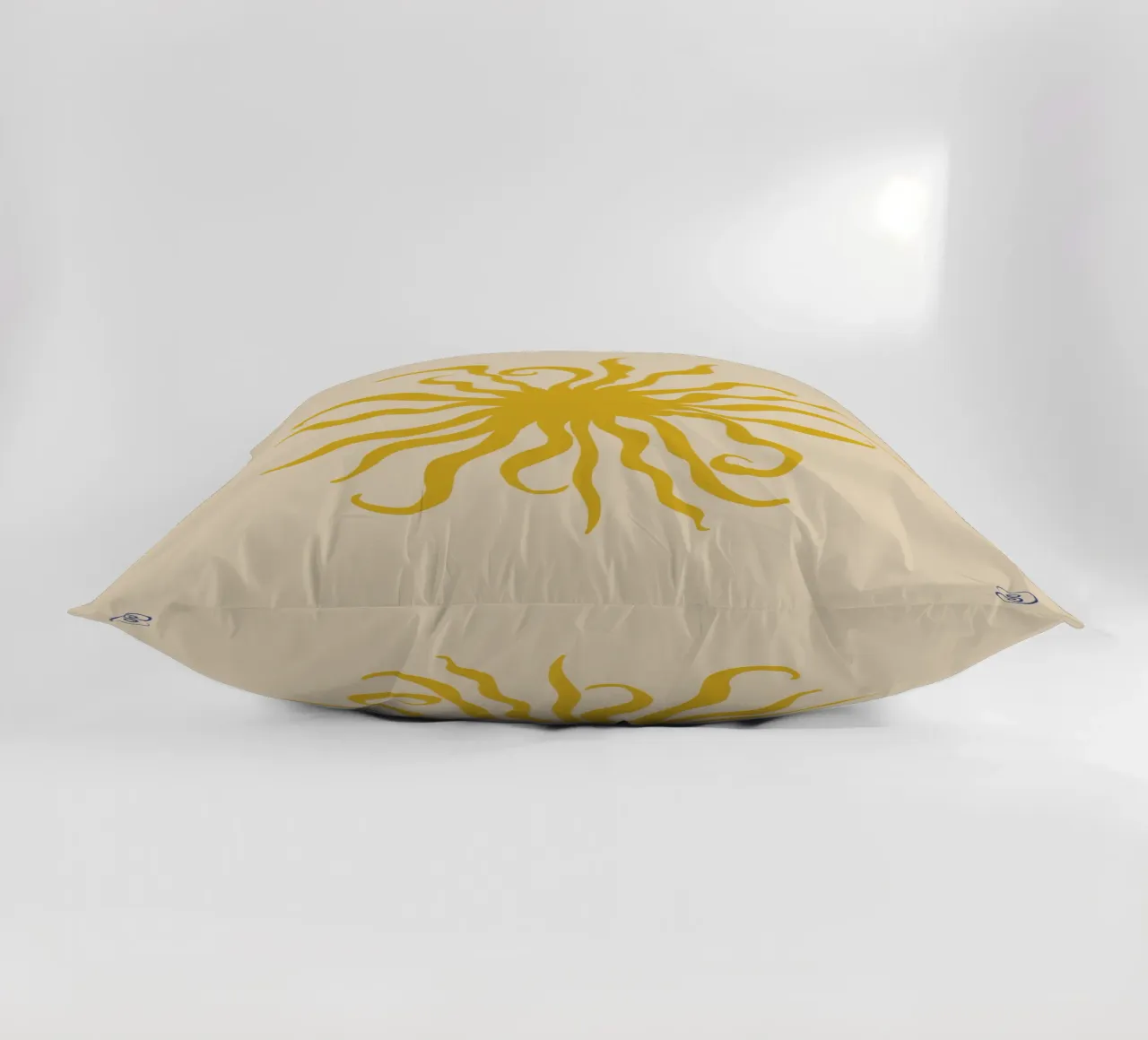 SUN CREATURE cuscino da Sandra Poliakov