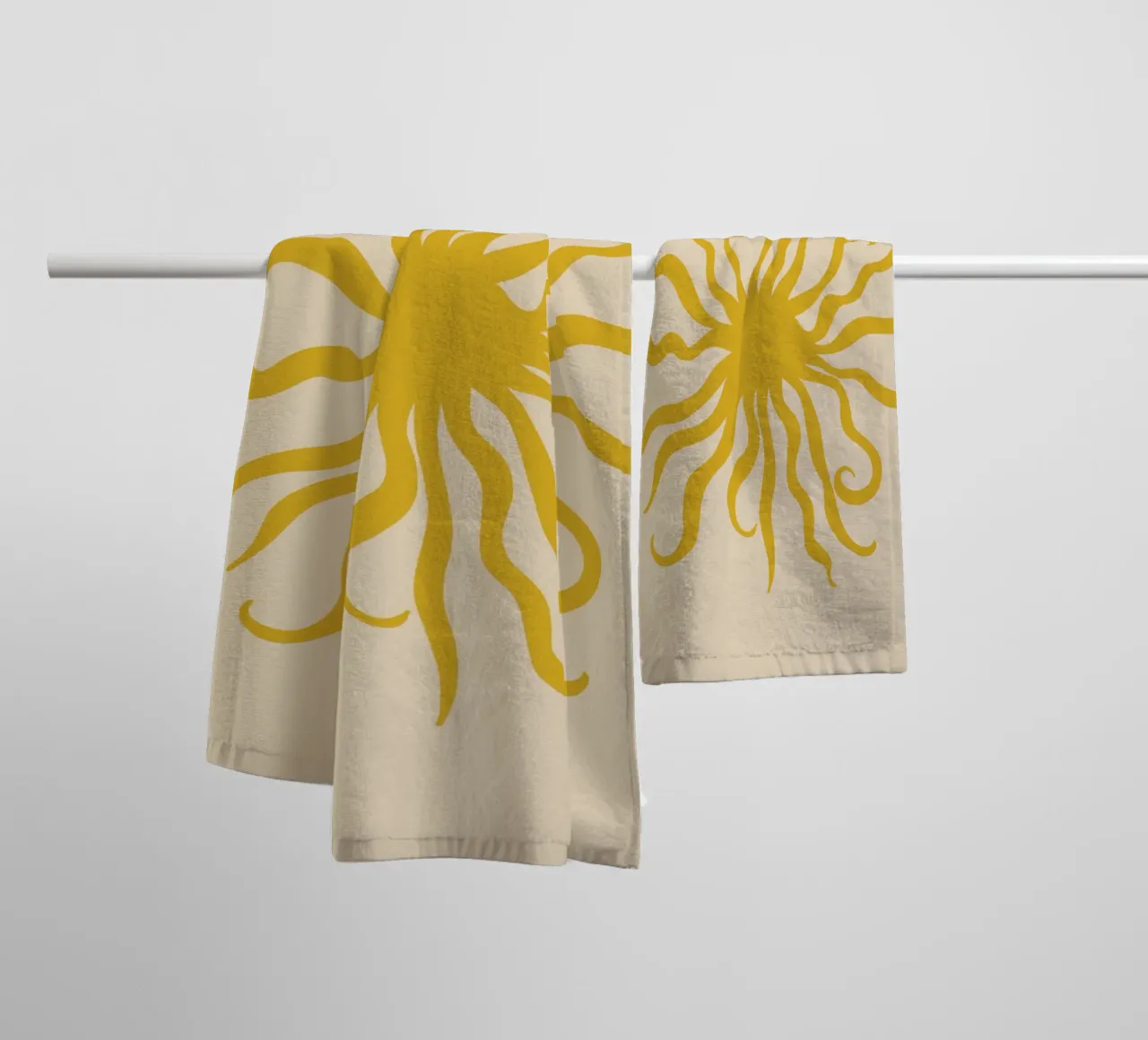 SUN CREATURE badhanddoek van Sandra Poliakov