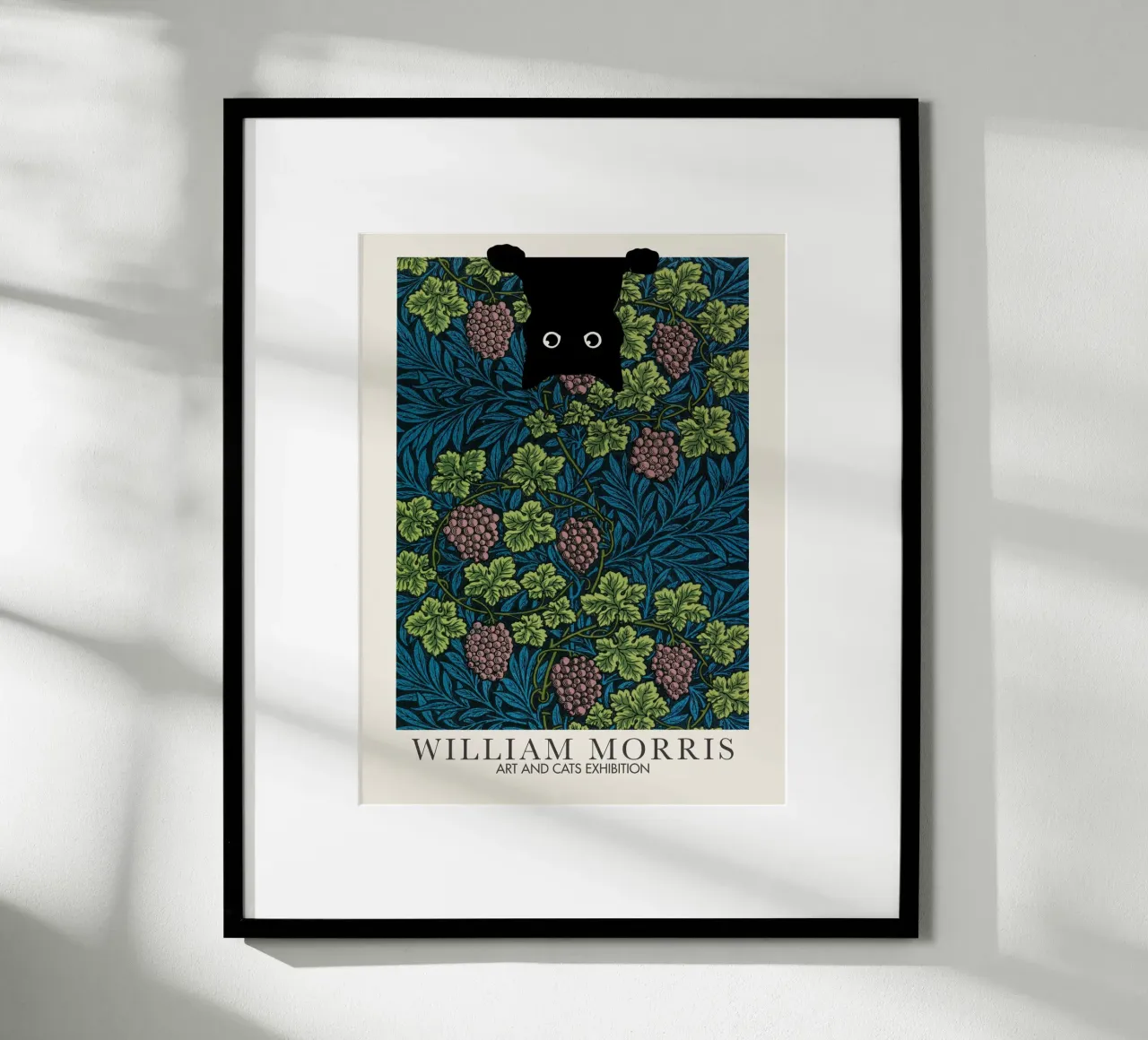 William Morris, Gatto a sbuffo, Vine Arts & Cats poster con telaio in plastica da Peaches Art Prints