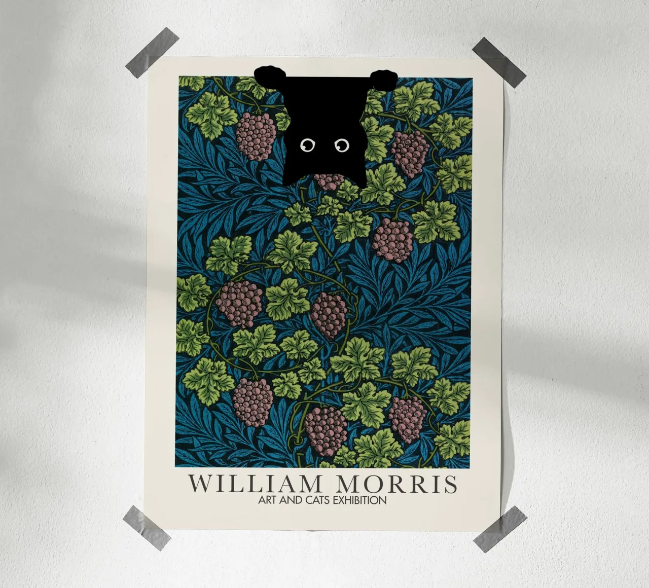William Morris, Gatto a sbuffo, Vine Arts & Cats poster con telaio in plastica da Peaches Art Prints