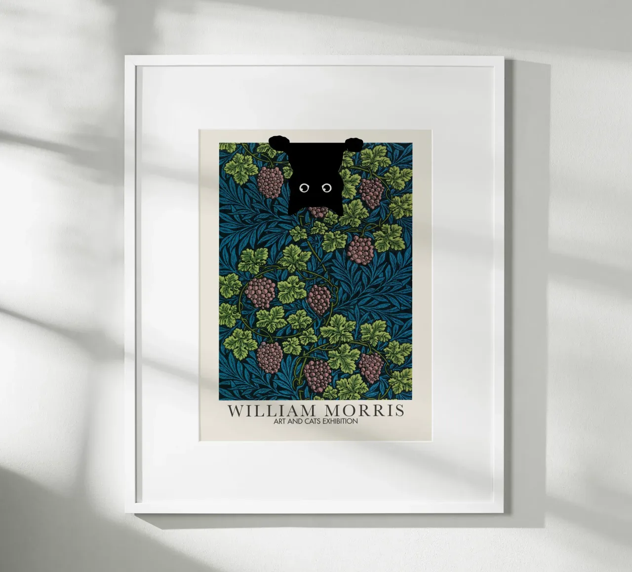 William Morris, Gatto a sbuffo, Vine Arts & Cats poster con telaio in plastica da Peaches Art Prints