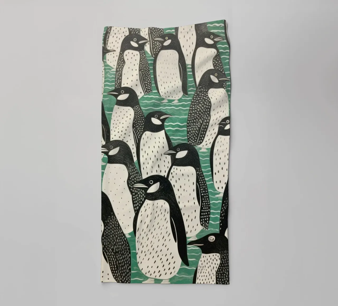 Pinguino Verde 2 asciugamano da bagno da Minimal Animal Art