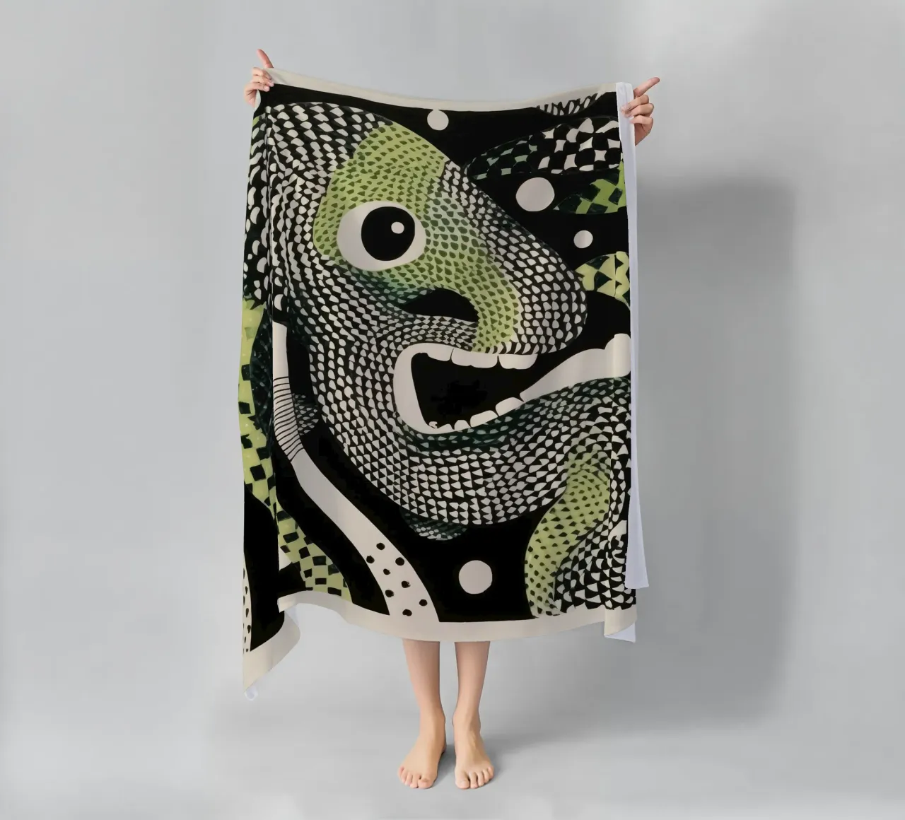 Grüne Python 2 Strandtuch von Minimal Animal Art