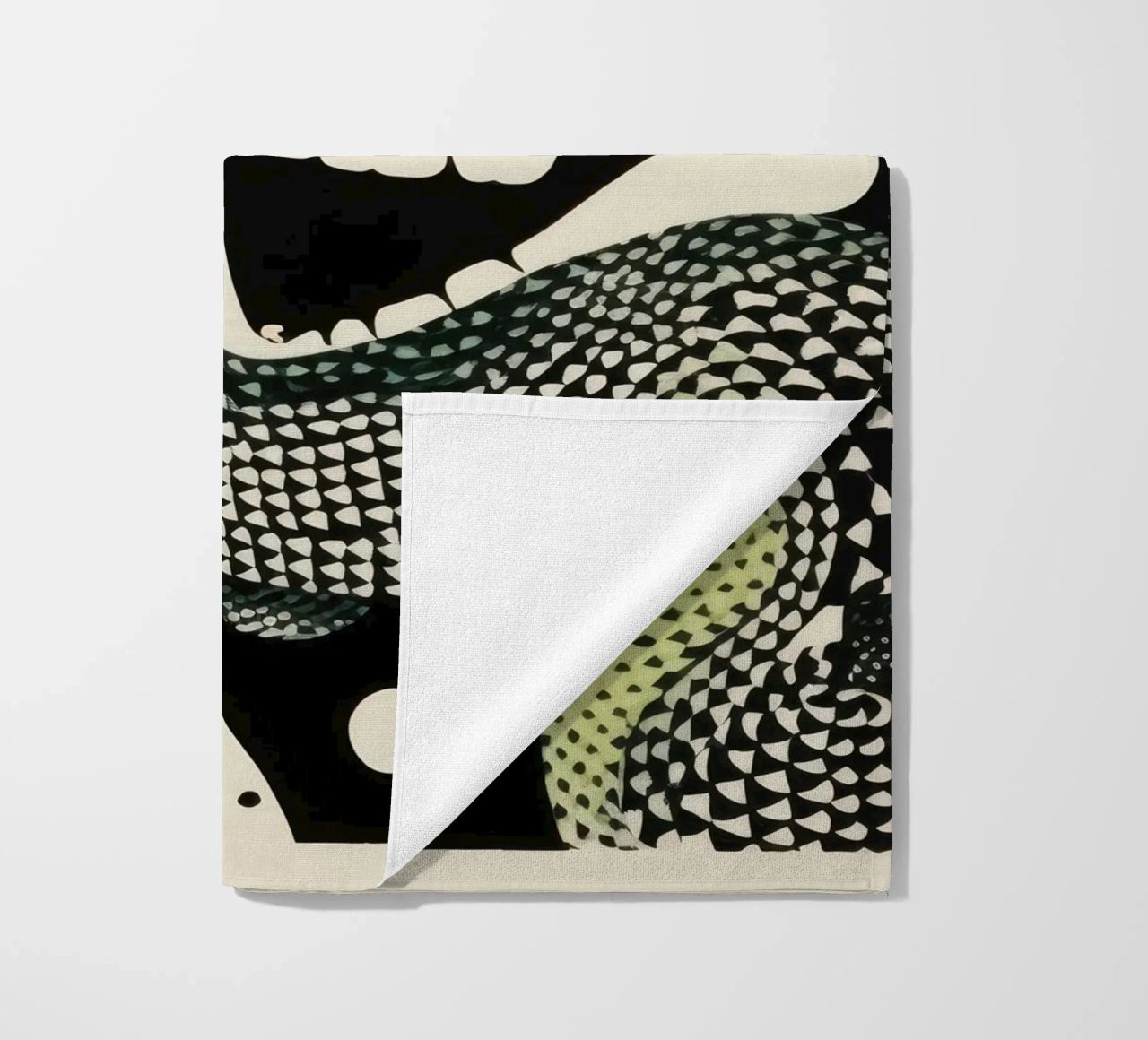 Groene python 2 strandhanddoek van Minimal Animal Art