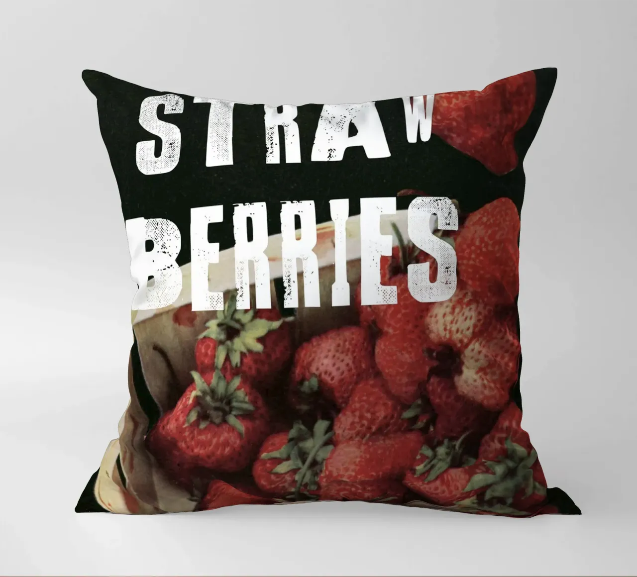 STRAW BERRIES cuscino da edsonramosart