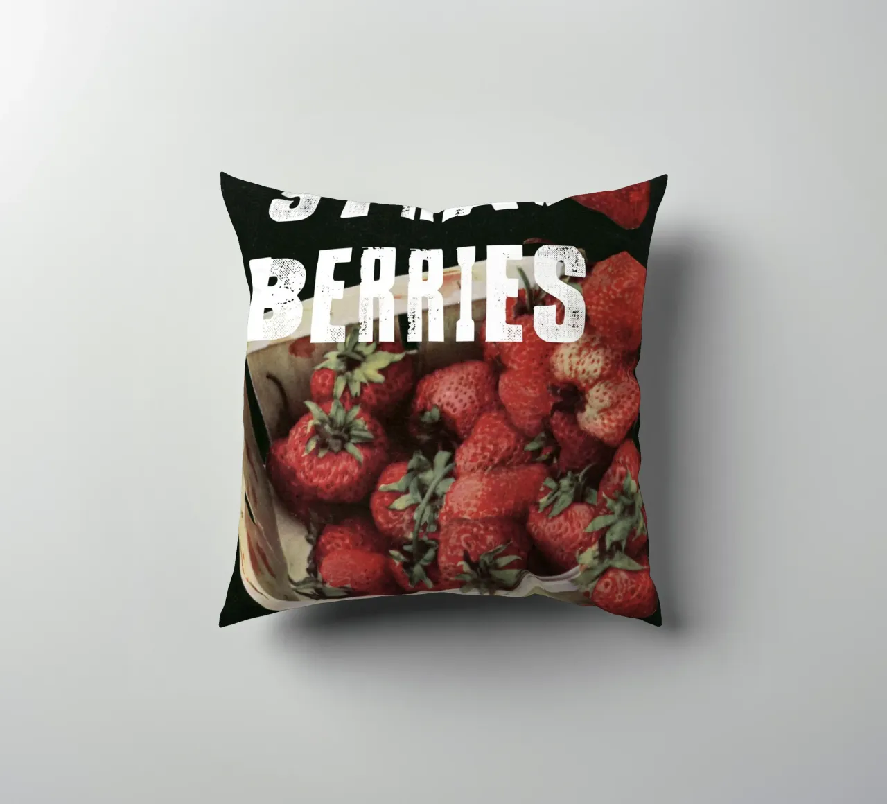 STRAW BERRIES cuscino da edsonramosart