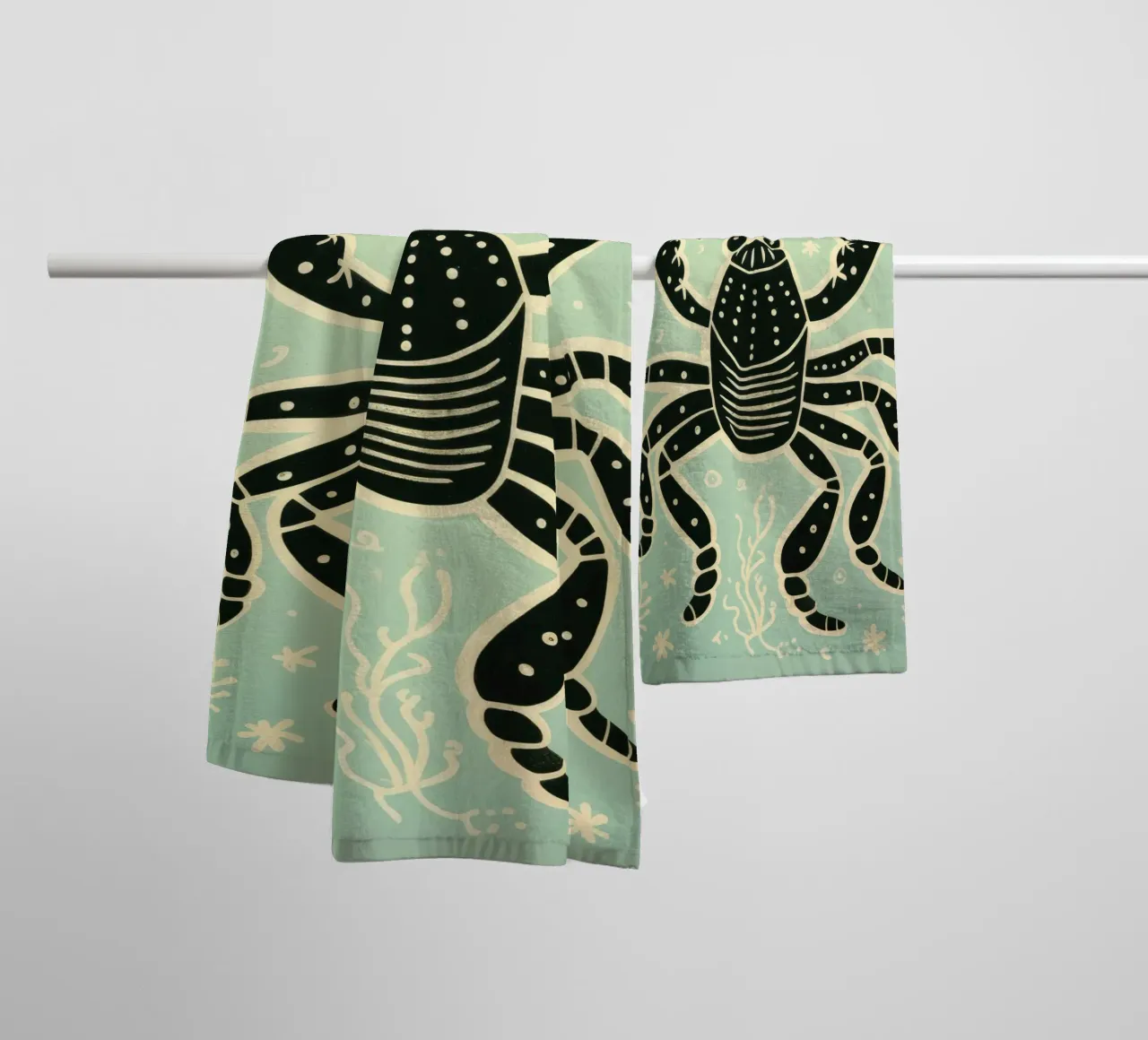 Scorpione verde 1 asciugamano da bagno da Minimal Animal Art