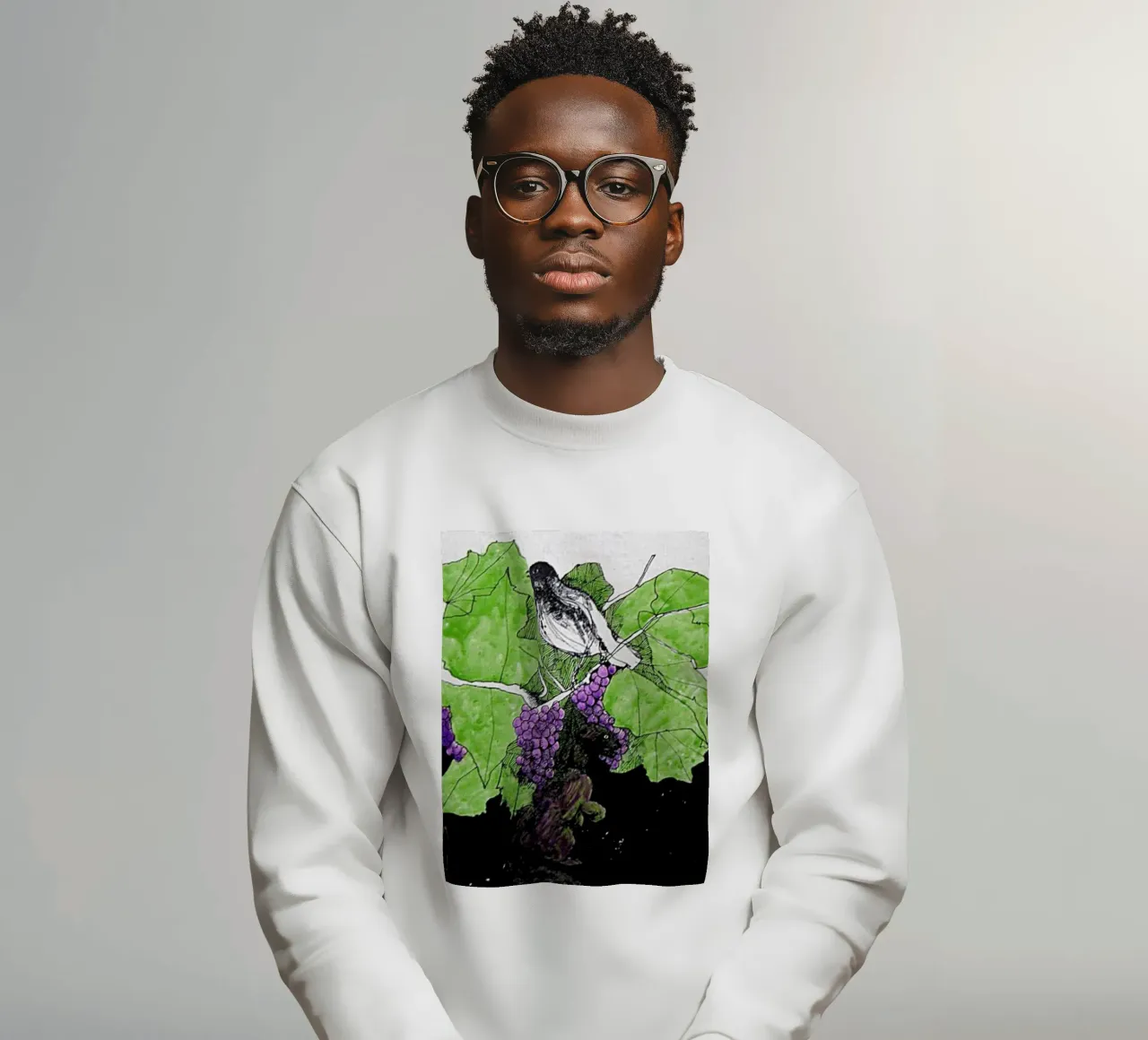 Bird perches on a branch with grapes felpa da edsonramosart