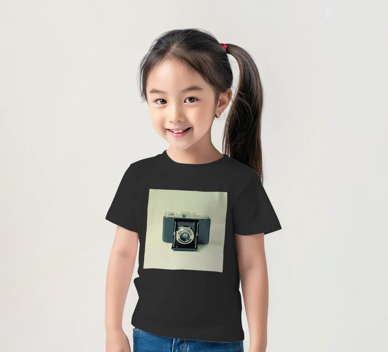 Gevangen kinder t-shirt van Cassia Beck Photography