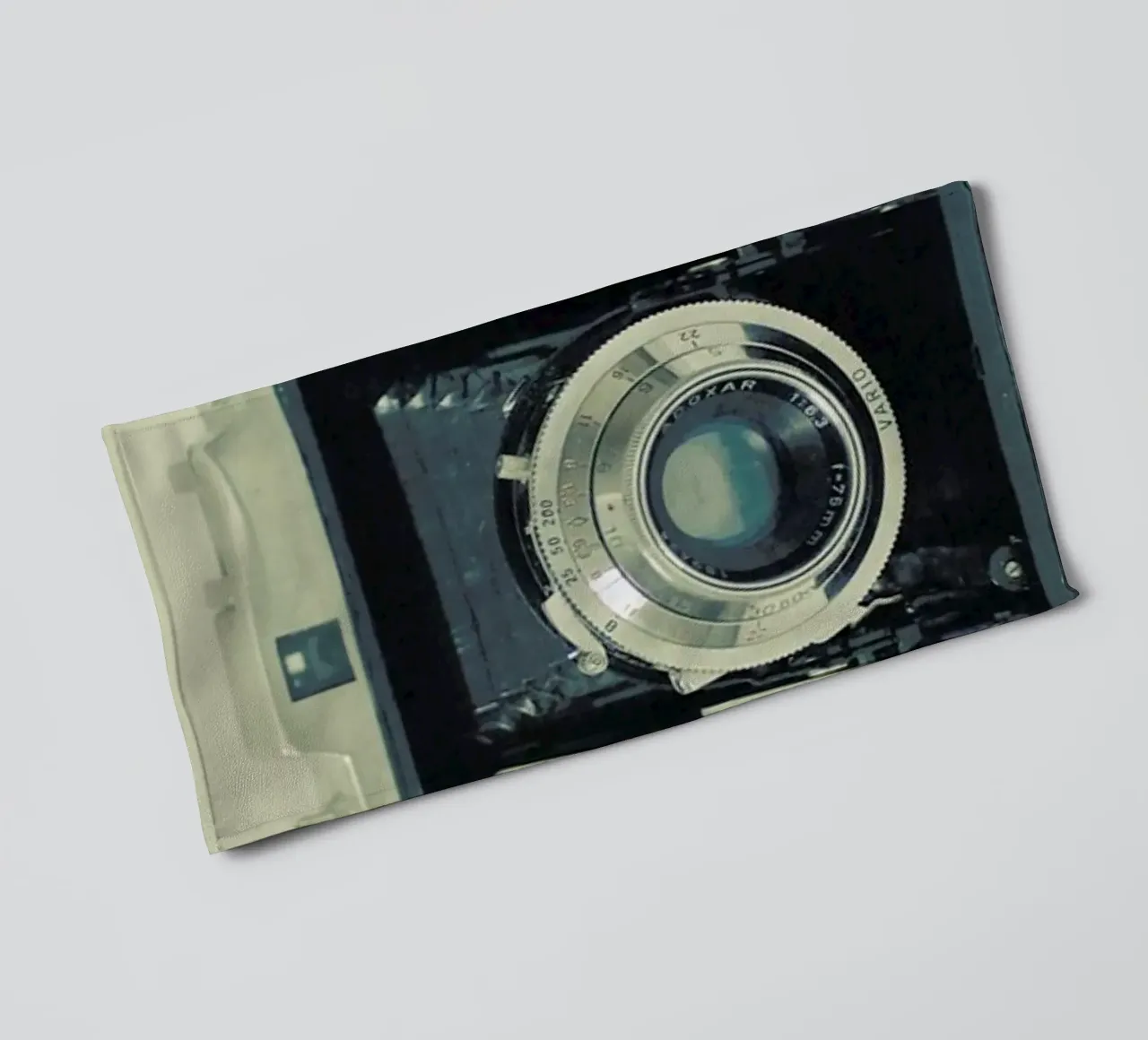 Gevangen badhanddoek van Cassia Beck Photography