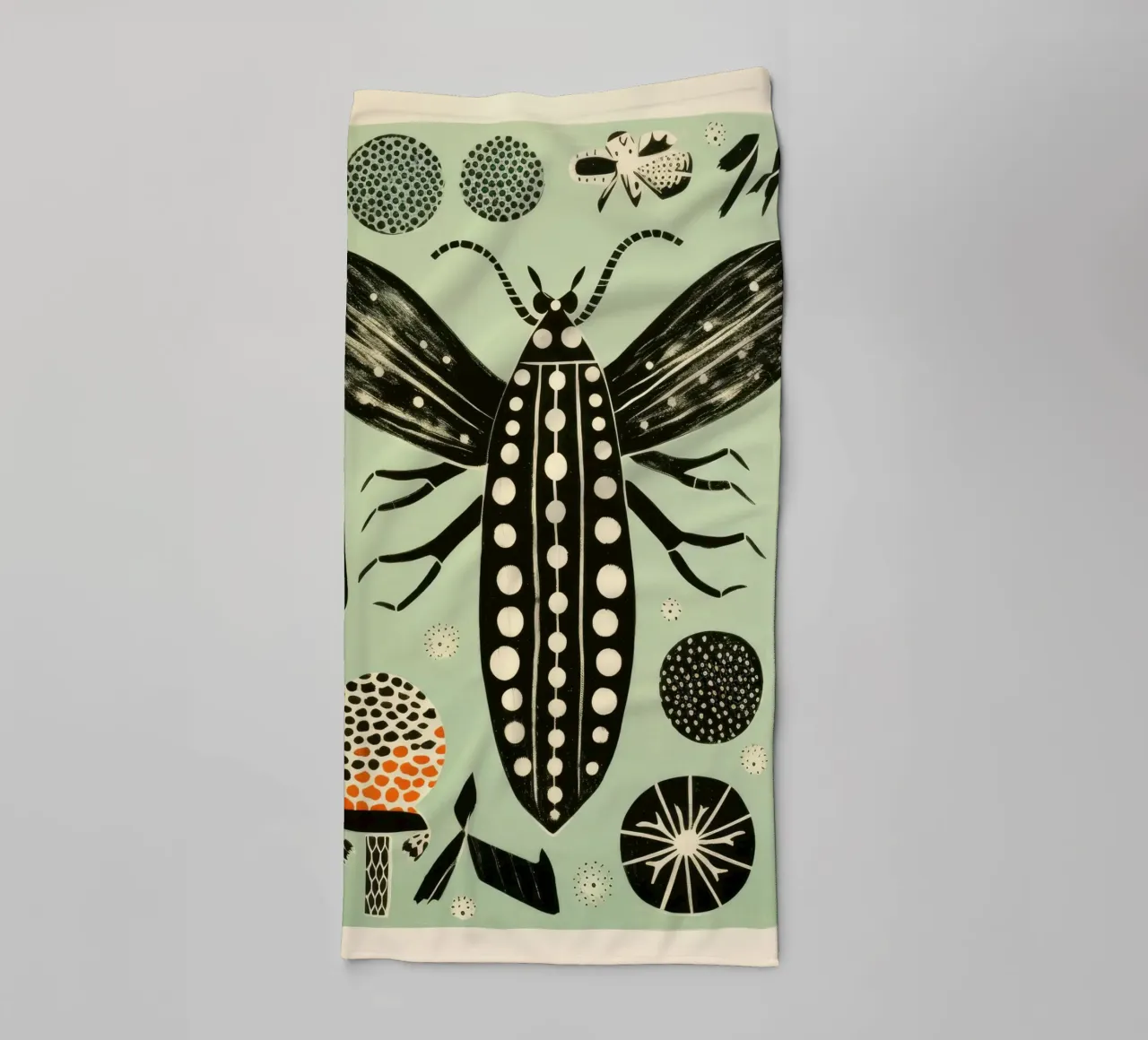 Groene zijderups 2 badhanddoek van Minimal Animal Art