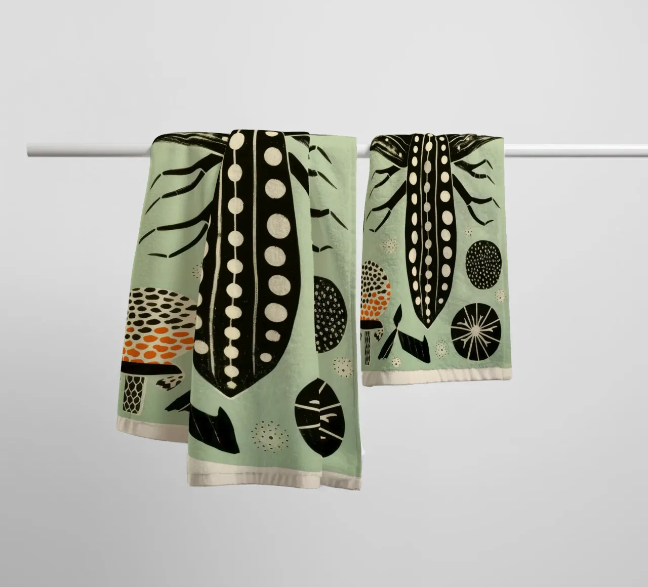 Groene zijderups 2 badhanddoek van Minimal Animal Art