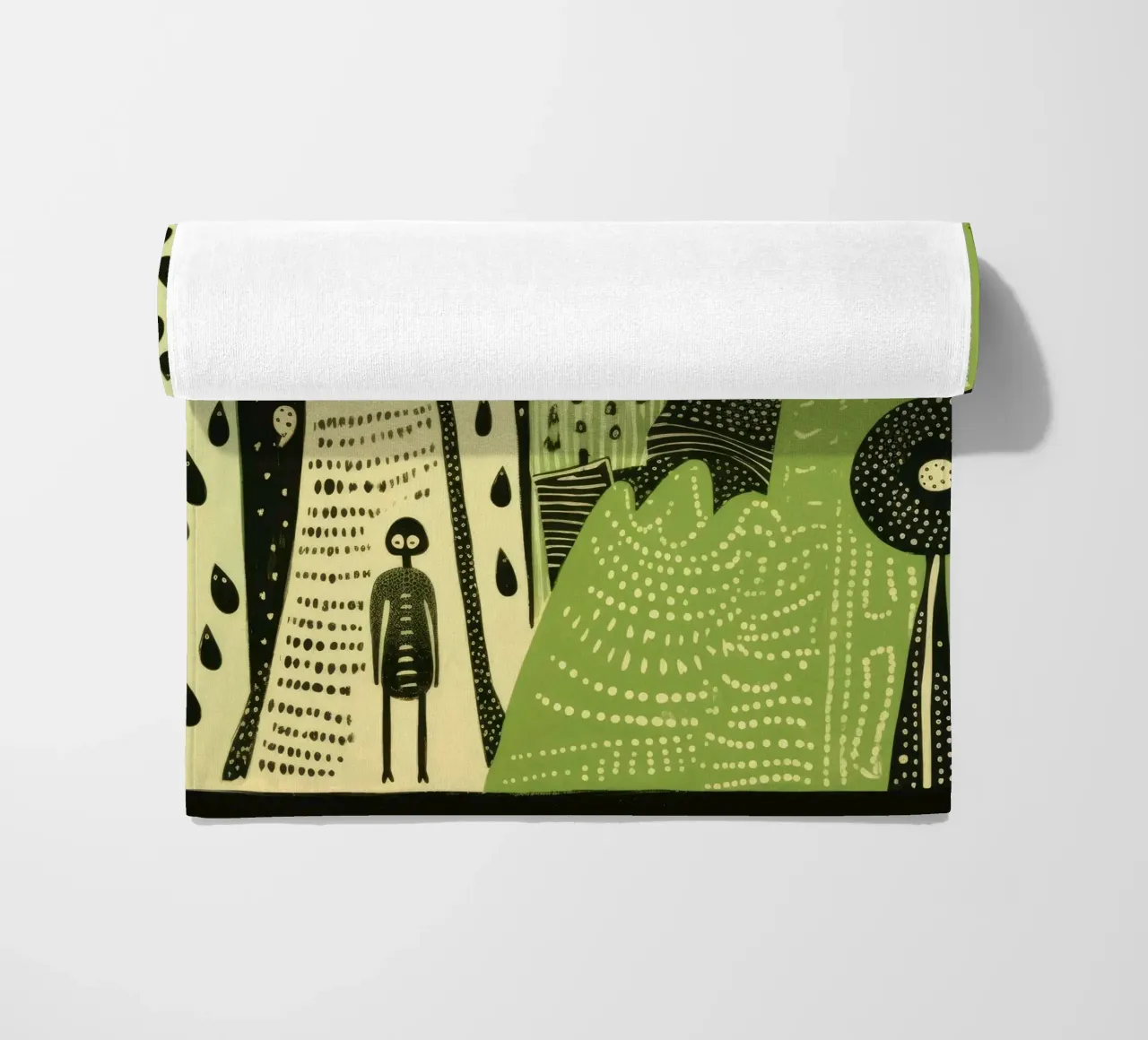 Groene zijderups 4 strandhanddoek van Minimal Animal Art