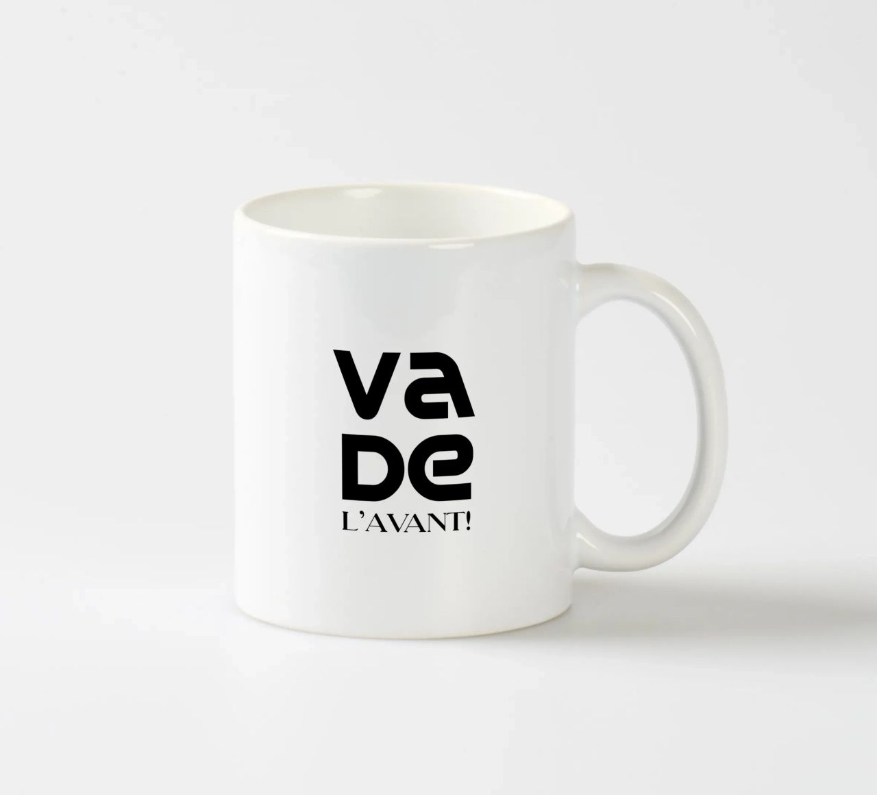 Va De L'avant Tipografia semplice e minimalista tazza in ceramica da YV TYPOGRAPHY