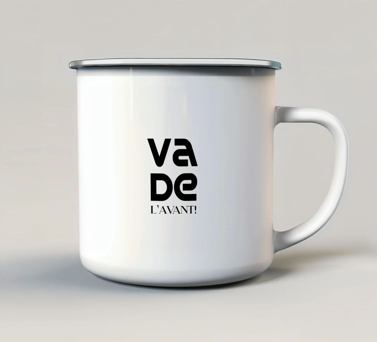 Va De L'avant Tipografia semplice e minimalista tazza in smalto da YV TYPOGRAPHY