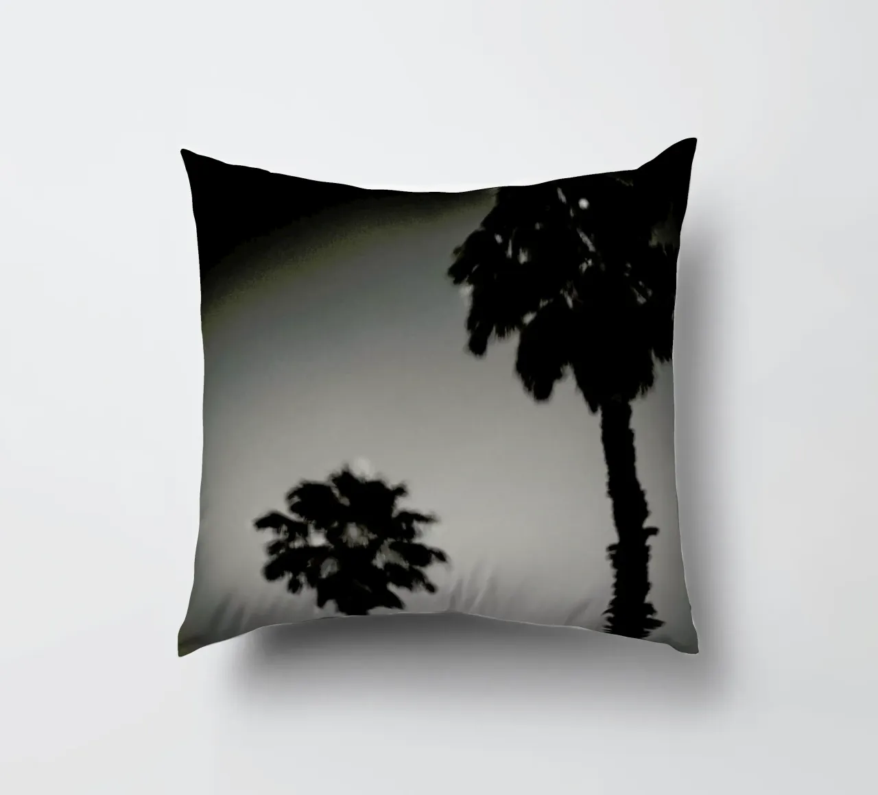 Why are palm trees so damn happy? Kissen von Tal Paz-Fridman
