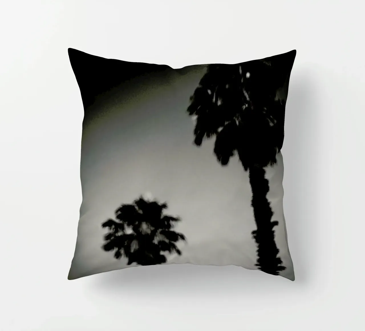 Why are palm trees so damn happy? Kissen von Tal Paz-Fridman